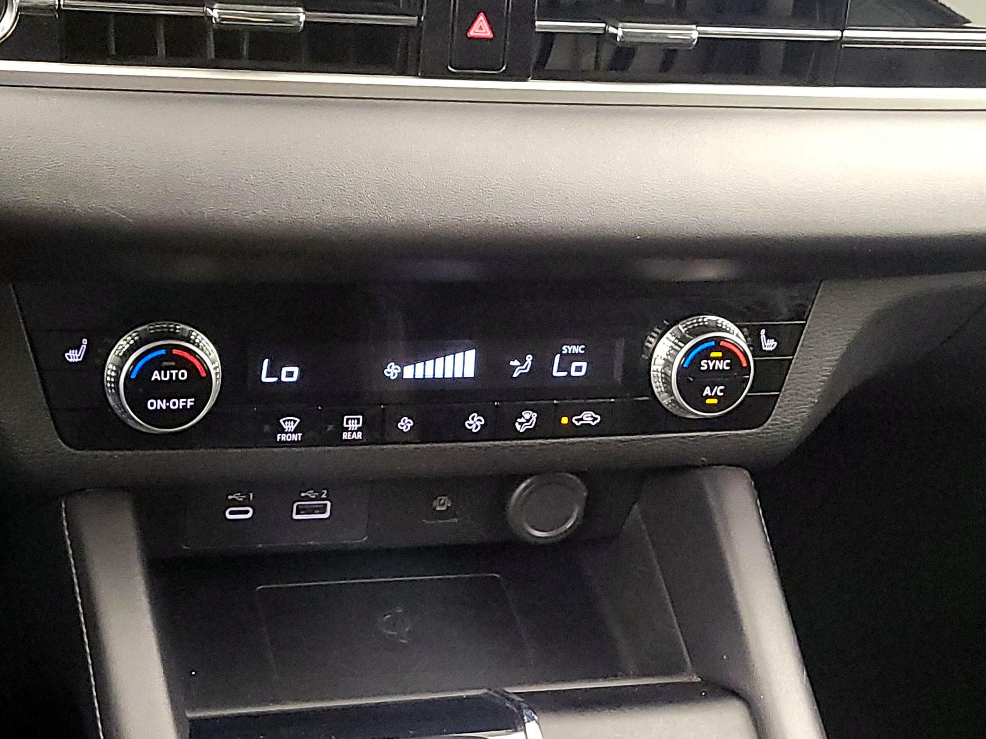 Thumbnail: 2024 Mitsubishi Outlander - 16