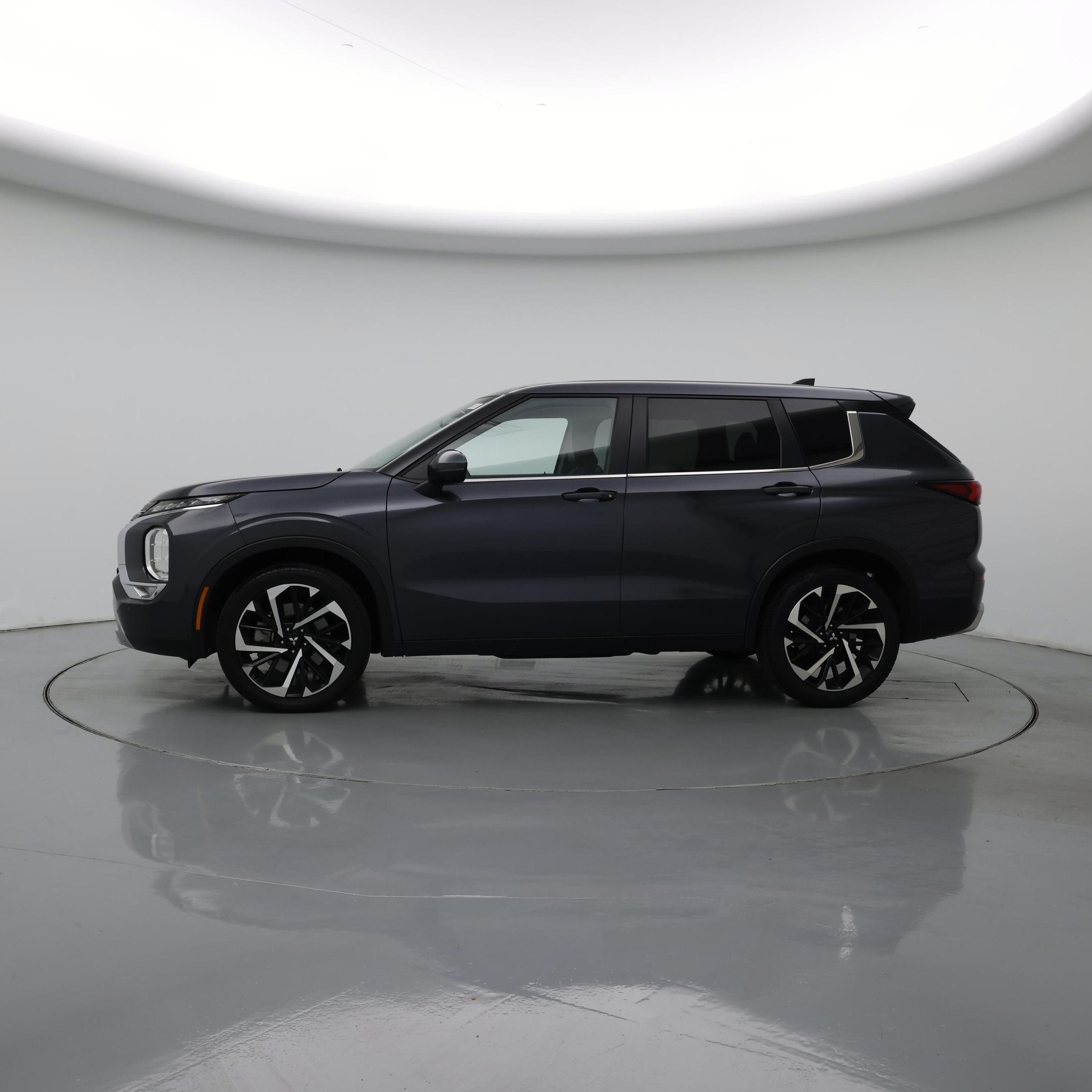 Thumbnail: 2024 Mitsubishi Outlander - 3