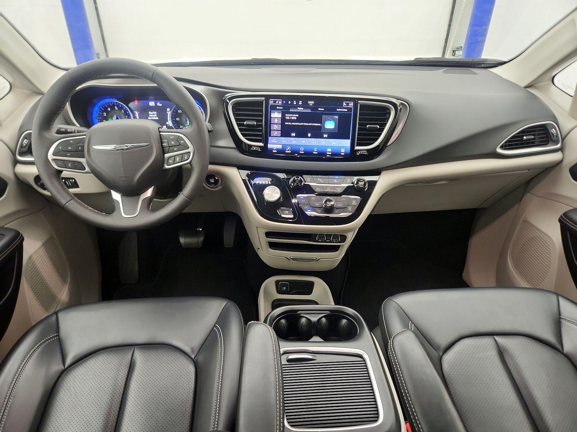 Thumbnail: 2023 Chrysler Pacifica - 9