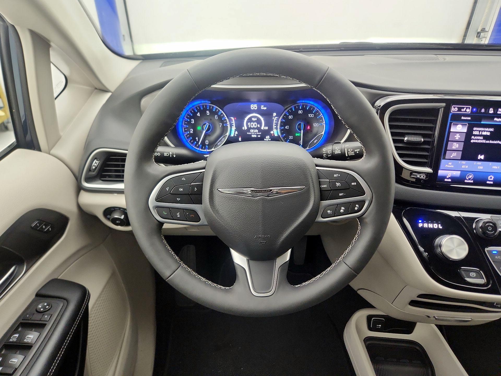 Thumbnail: 2023 Chrysler Pacifica - 10