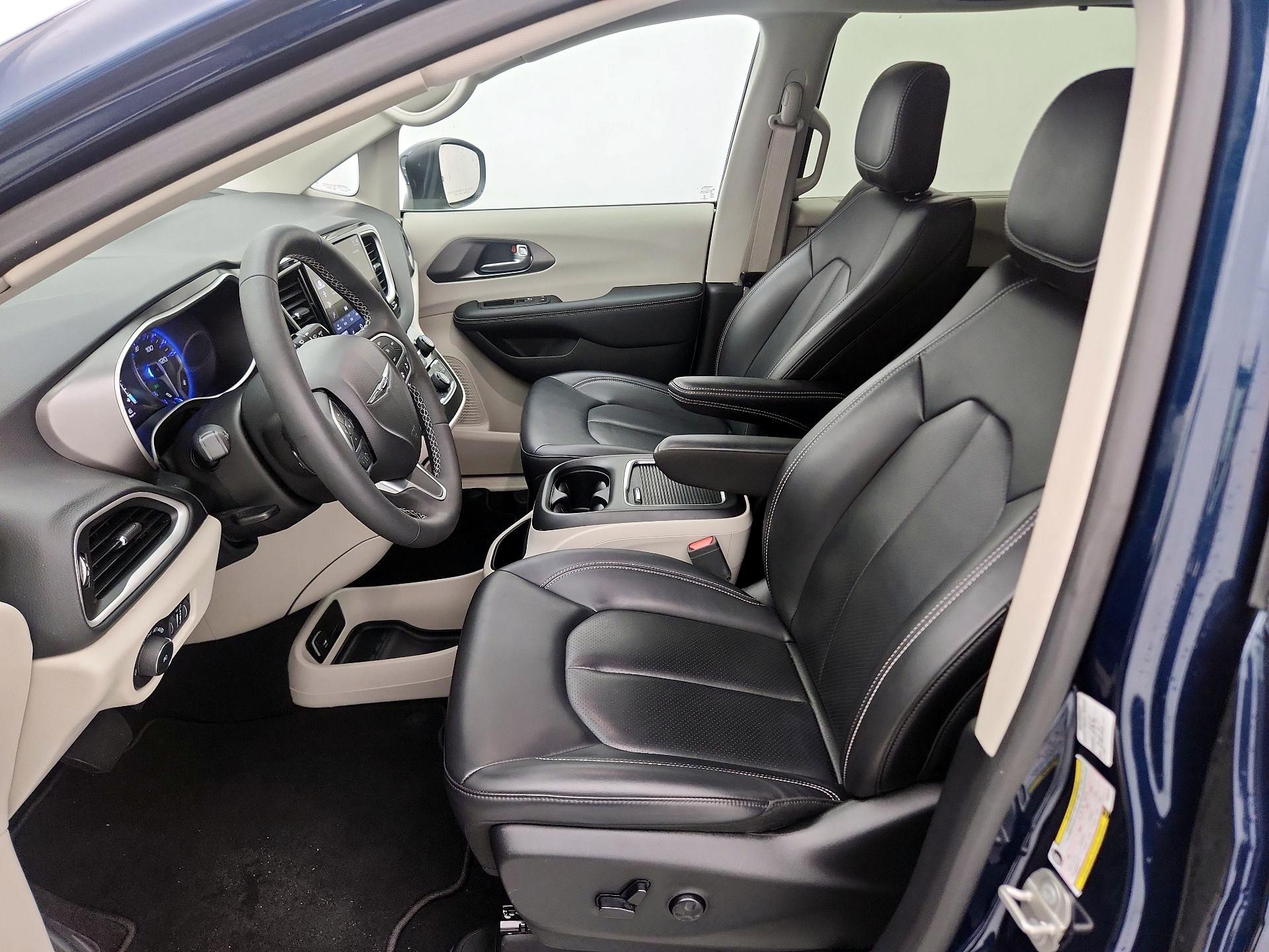 Thumbnail: 2023 Chrysler Pacifica - 11