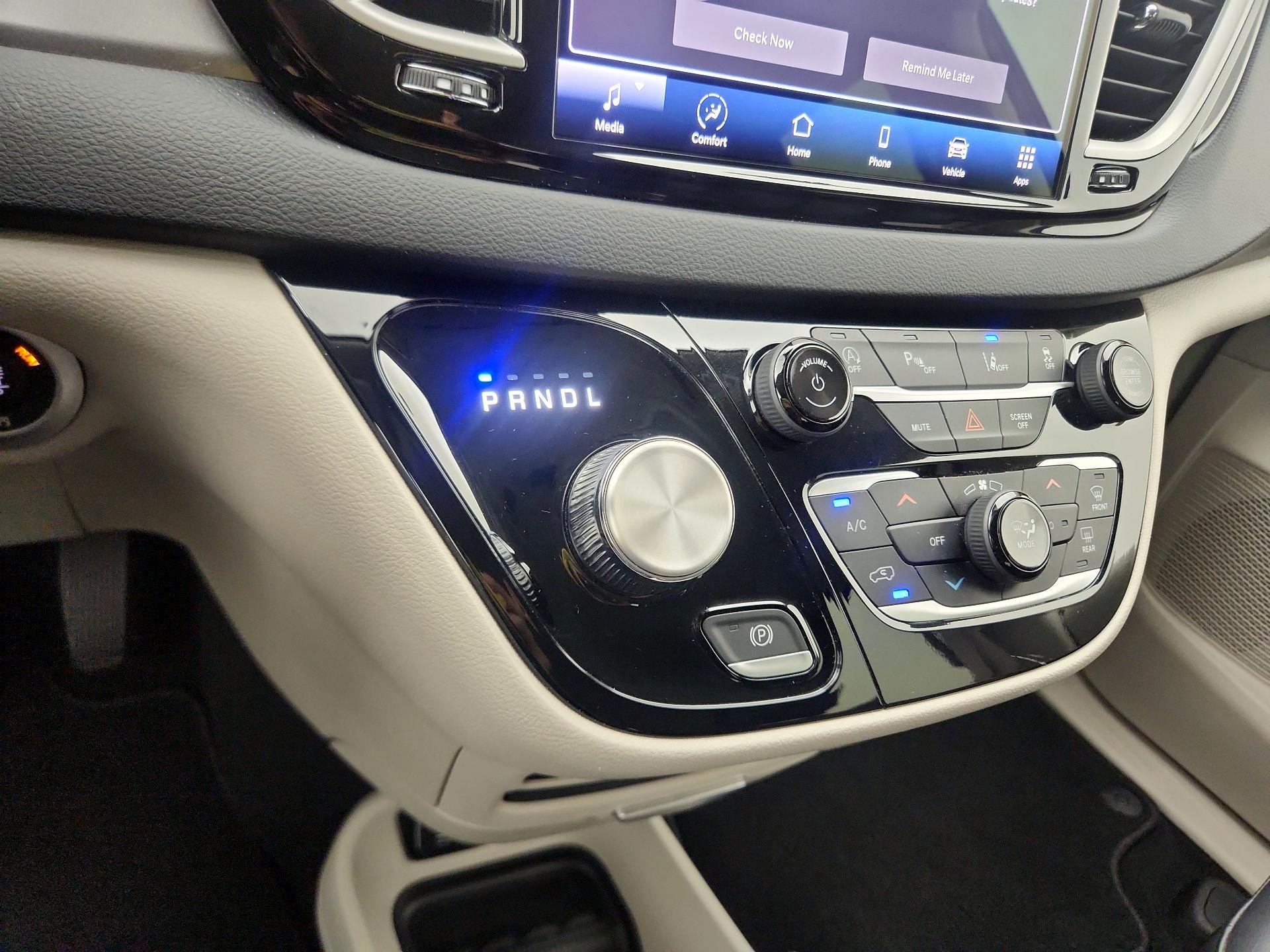 Thumbnail: 2023 Chrysler Pacifica - 17