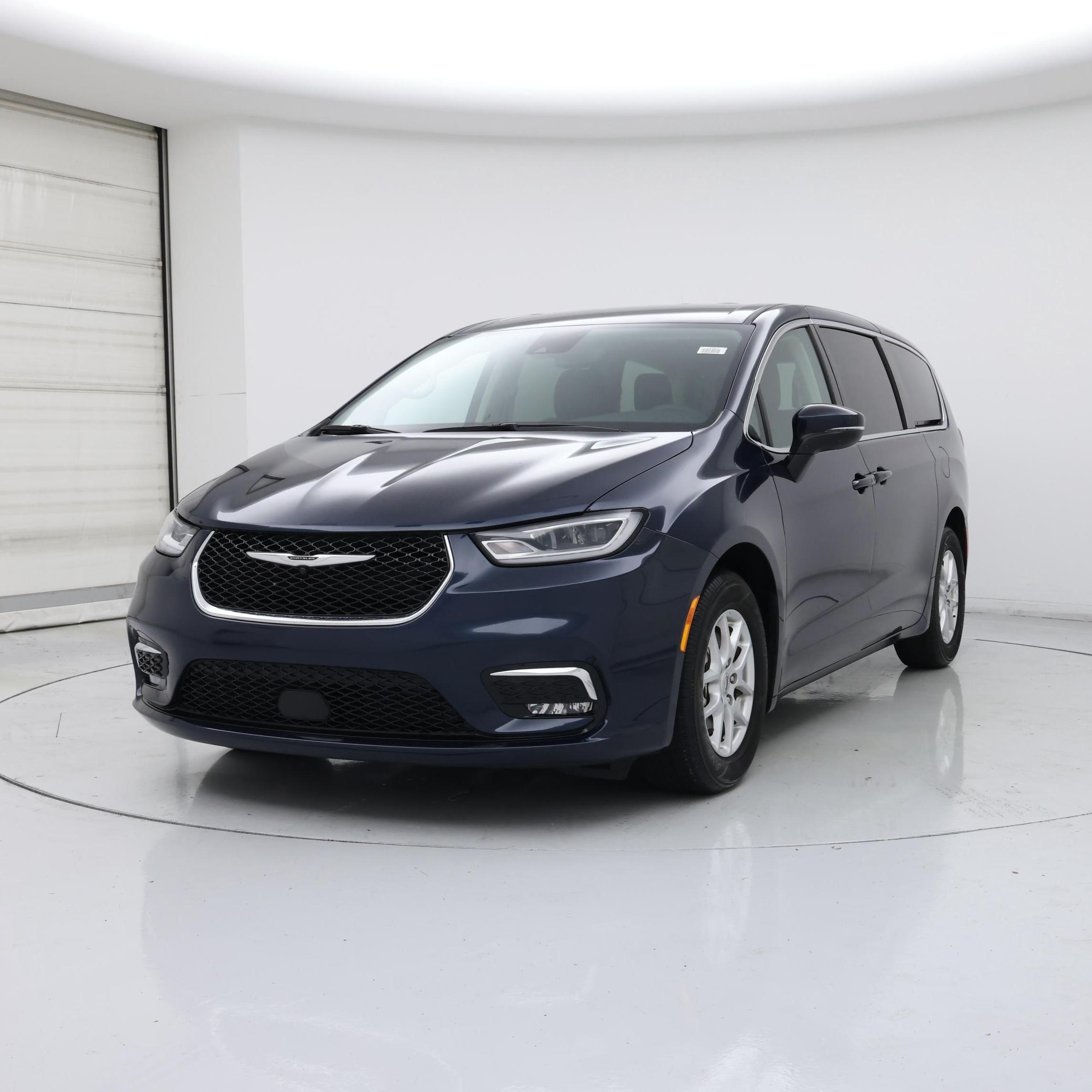 Thumbnail: 2023 Chrysler Pacifica - 4