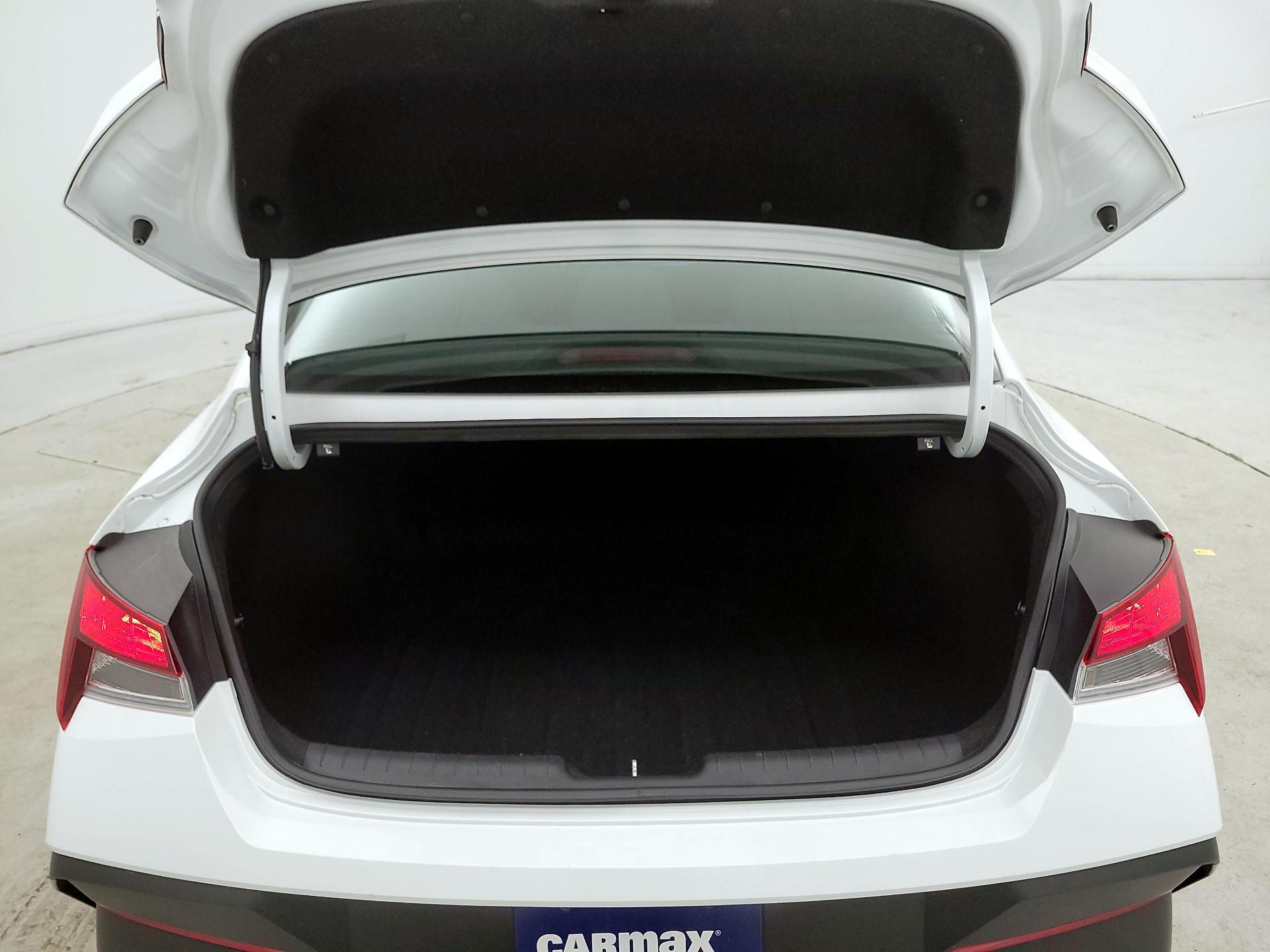 Thumbnail: 2024 Hyundai Elantra - 20