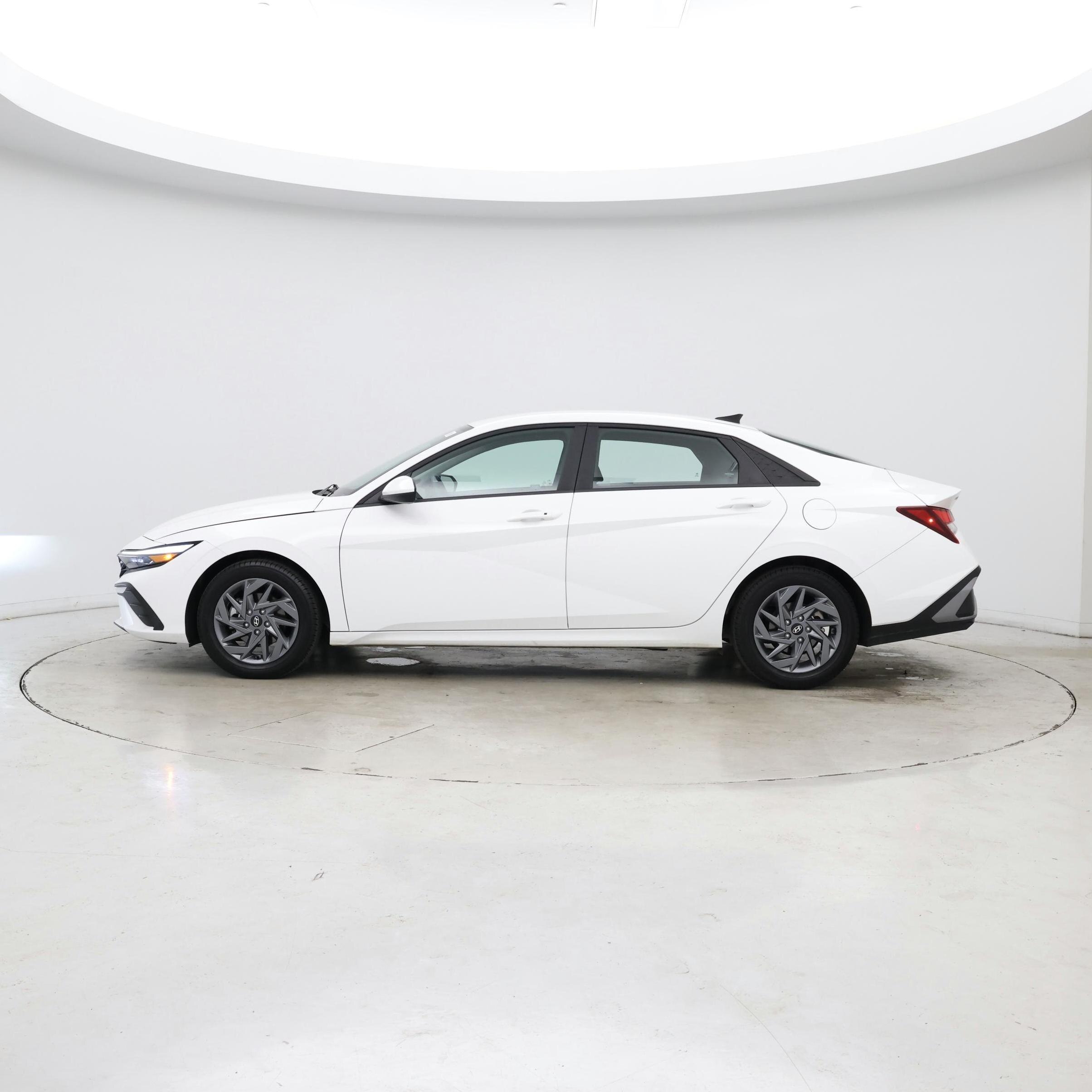 Thumbnail: 2024 Hyundai Elantra - 3