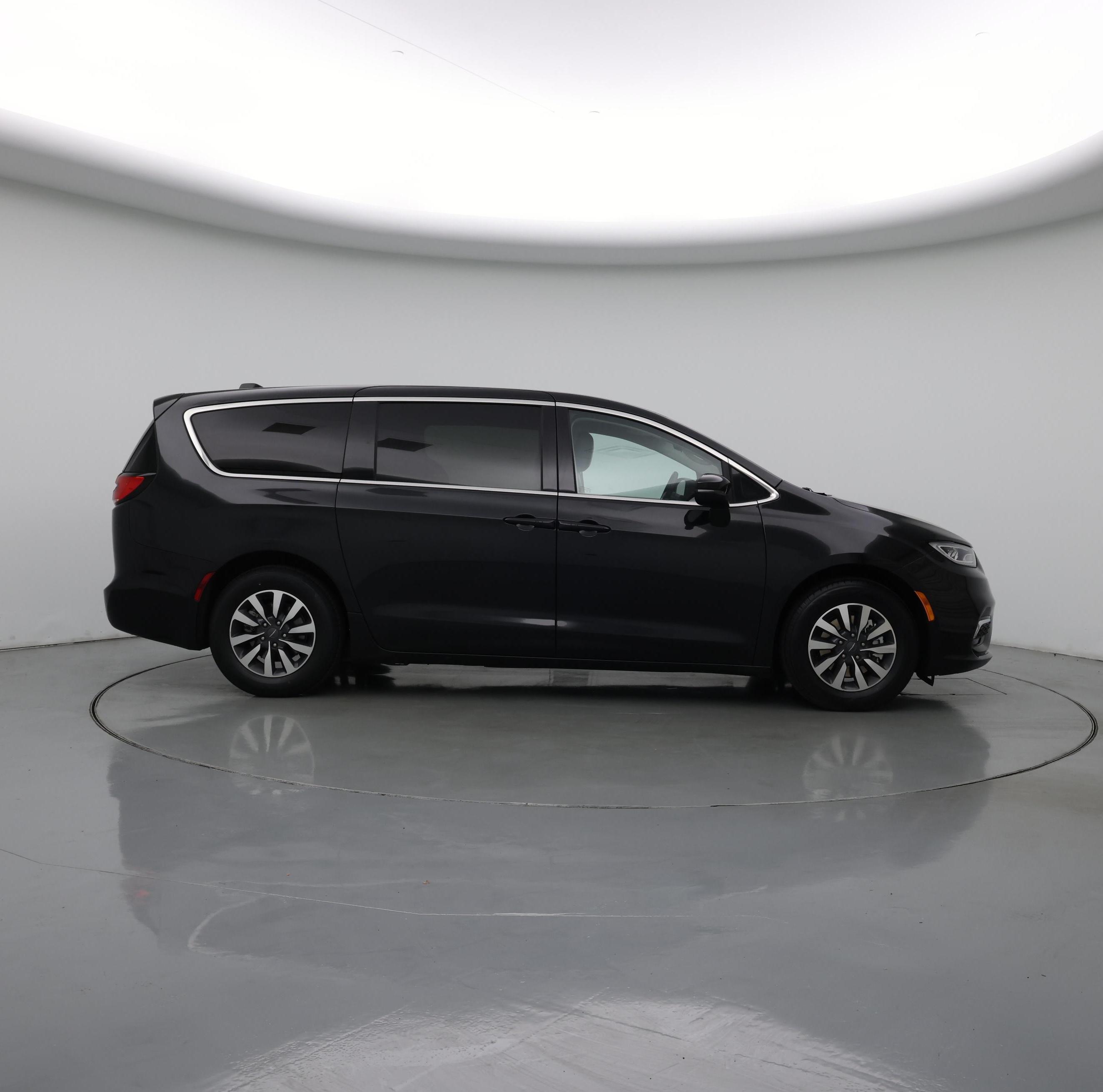 Thumbnail: 2023 Chrysler Pacifica - 7