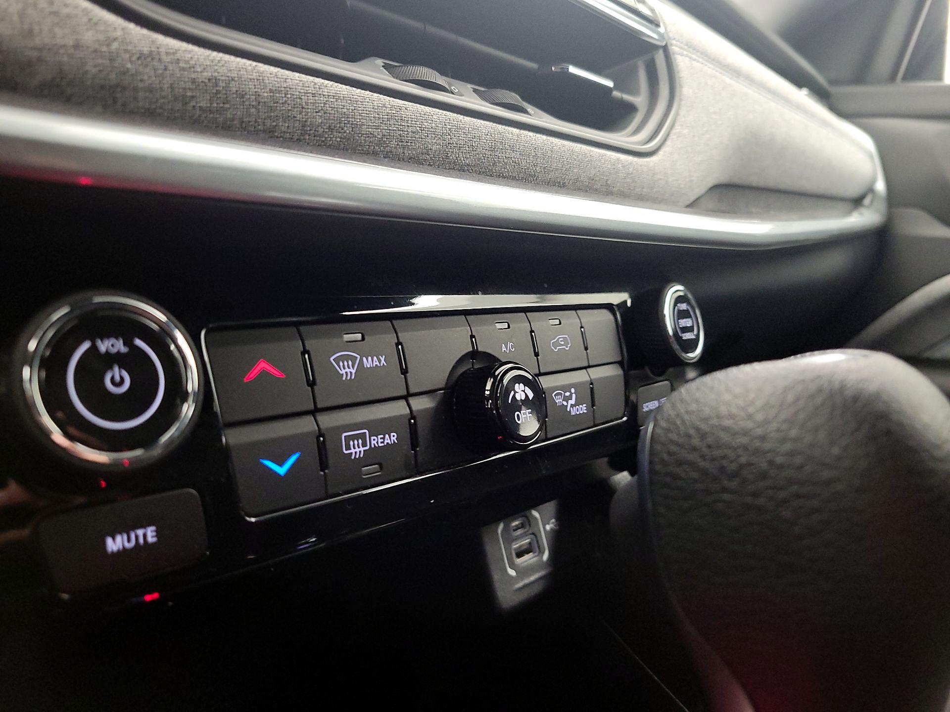 Thumbnail: 2023 Jeep Compass - 16