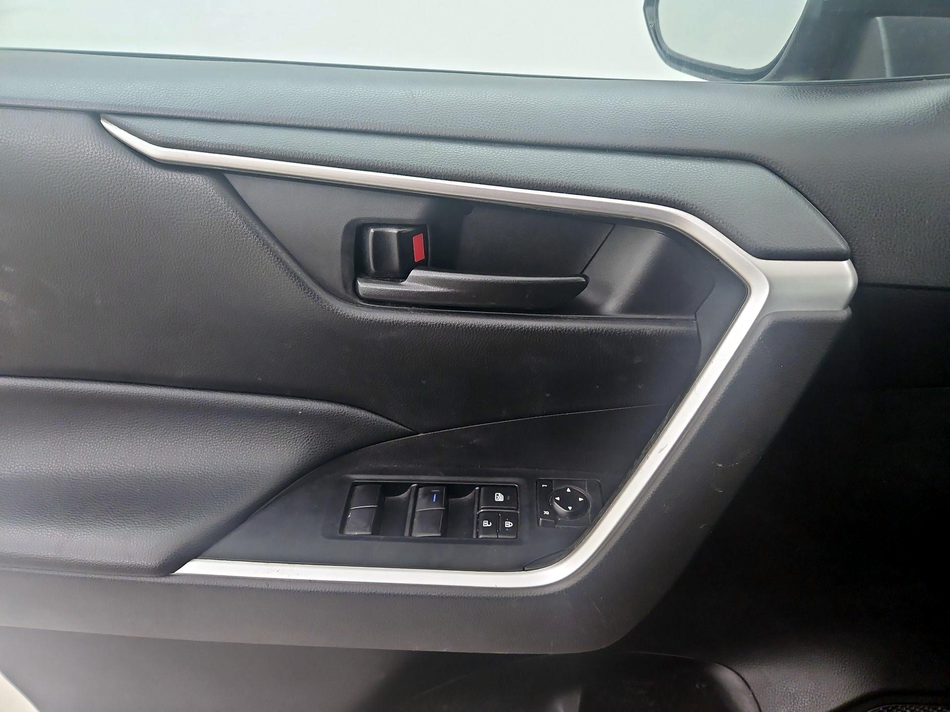 Thumbnail: 2021 Toyota RAV4 - 10