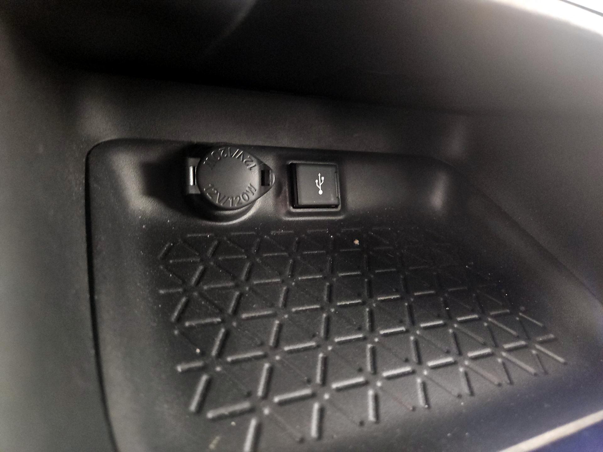 Thumbnail: 2021 Toyota RAV4 - 16