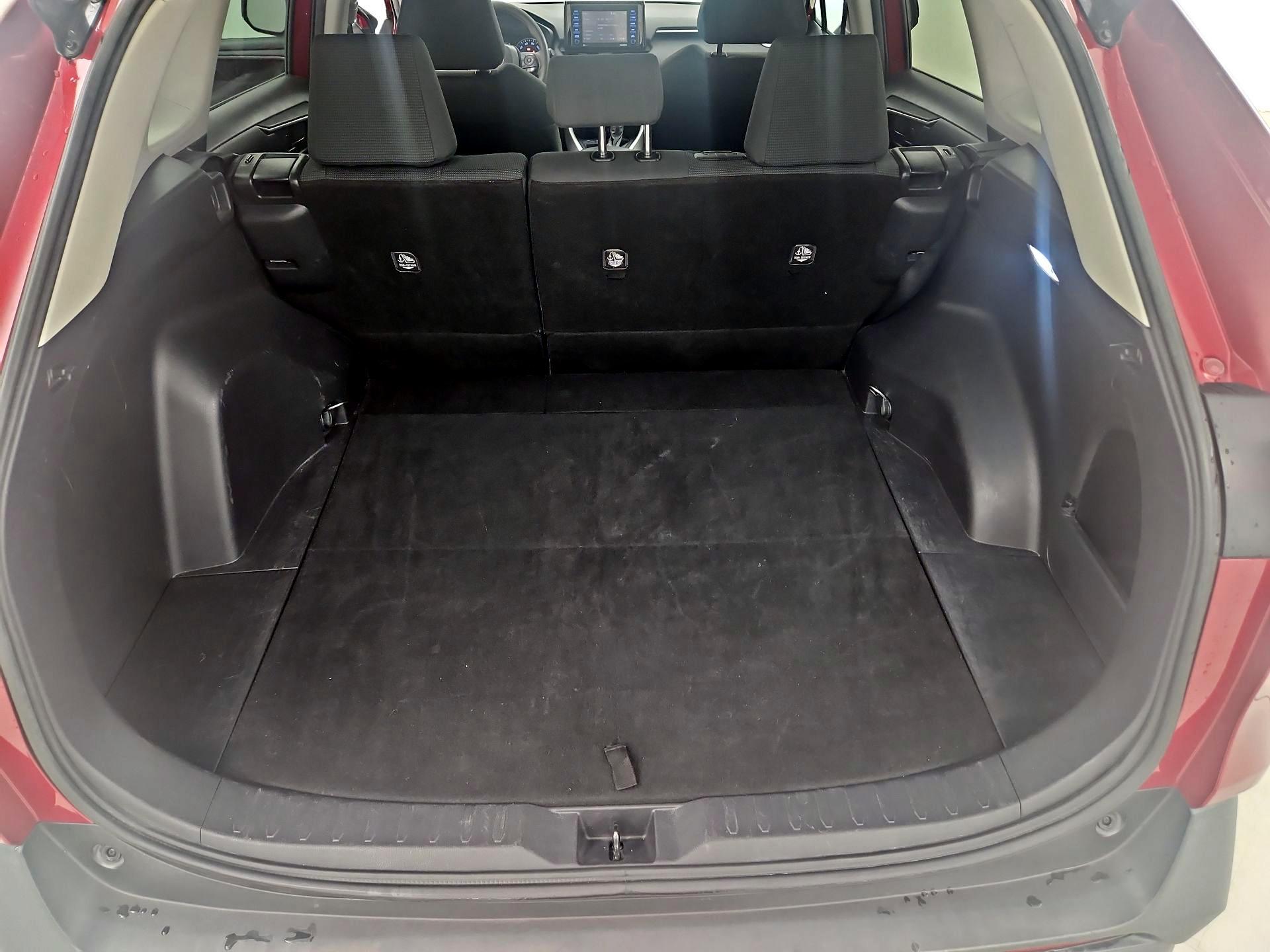 Thumbnail: 2021 Toyota RAV4 - 18