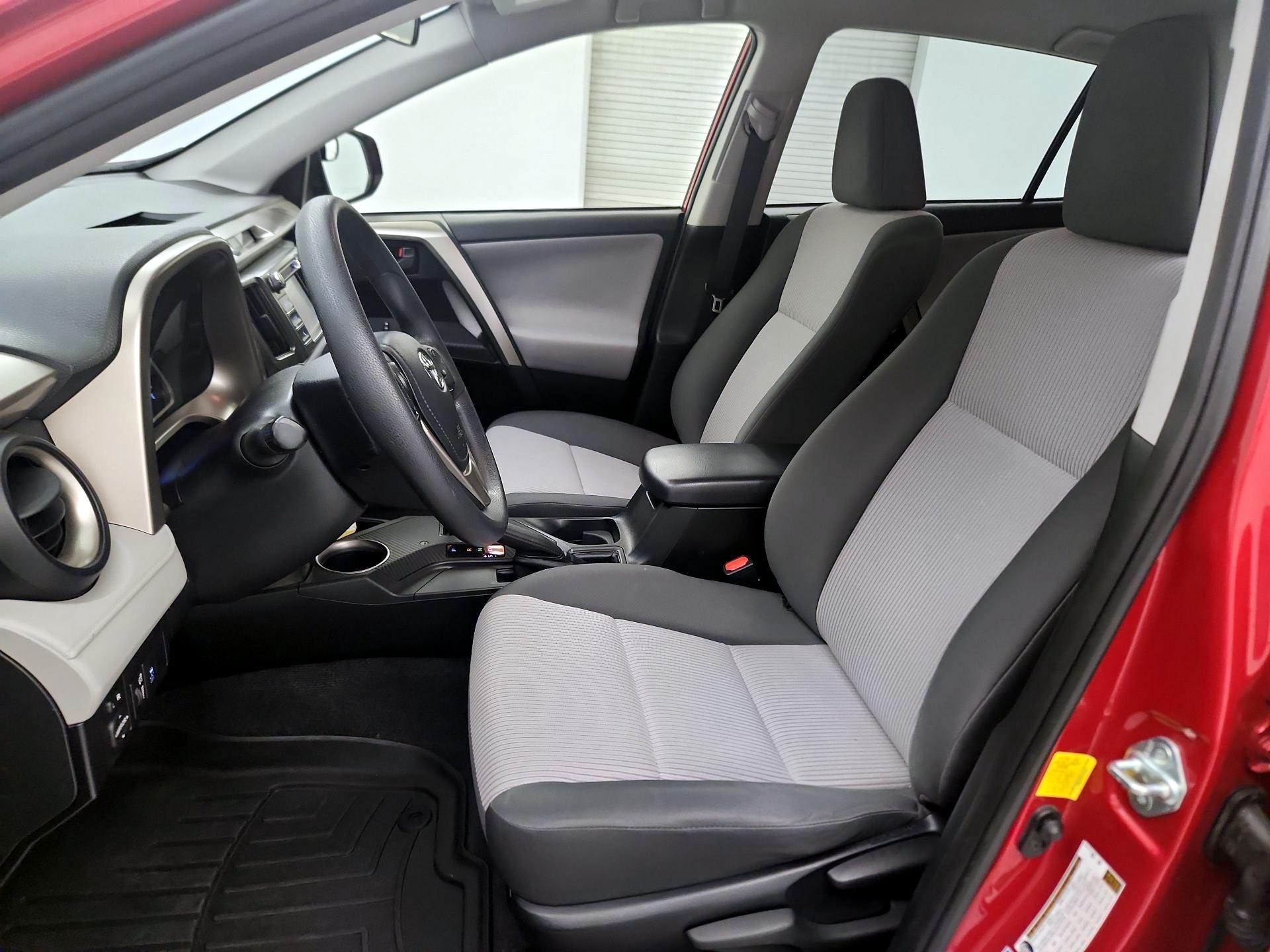 Thumbnail: 2015 Toyota RAV4 - 11