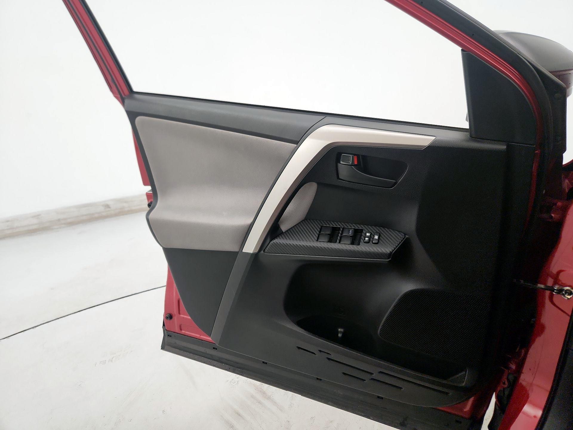 Thumbnail: 2015 Toyota RAV4 - 12