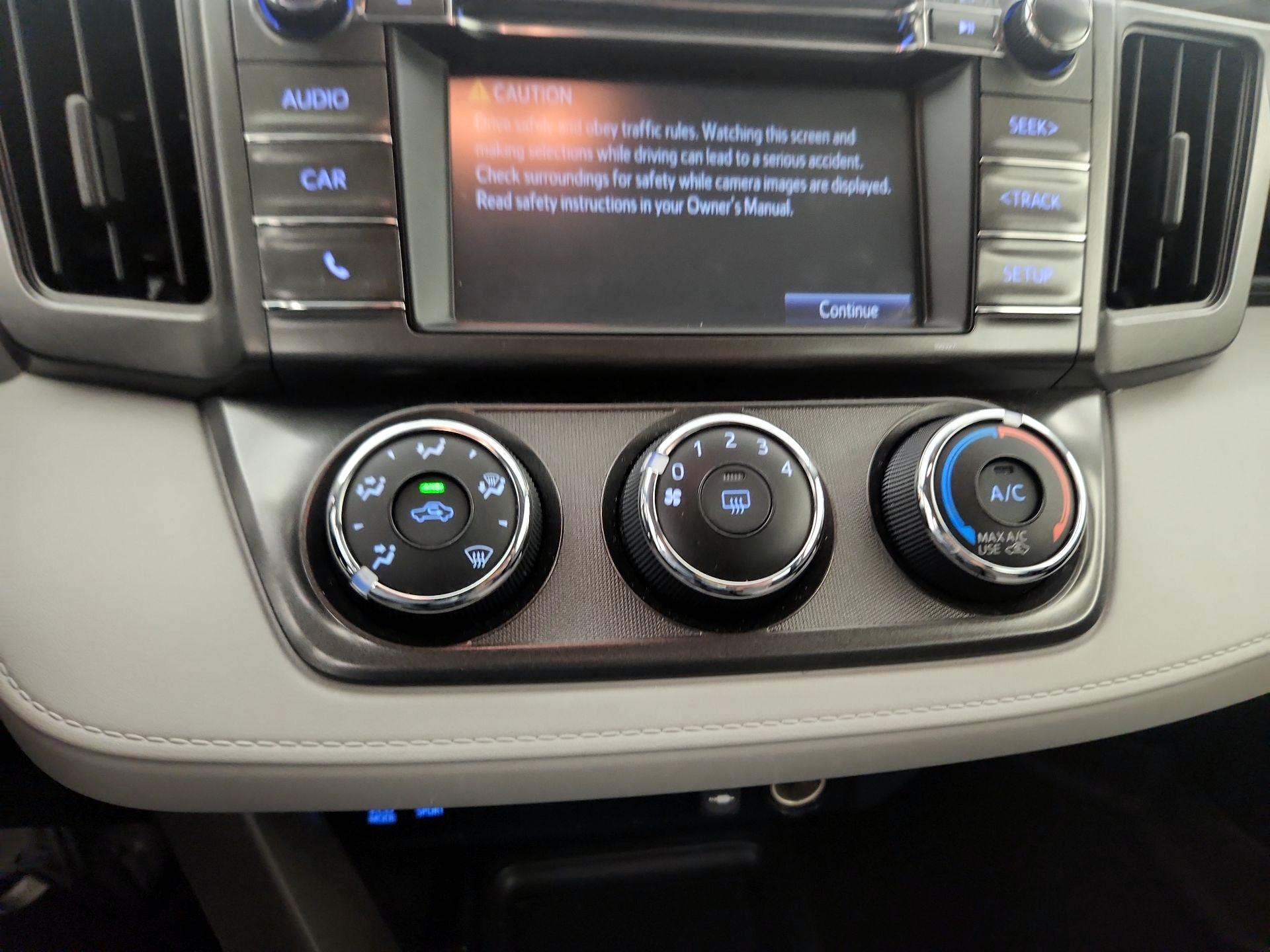Thumbnail: 2015 Toyota RAV4 - 16