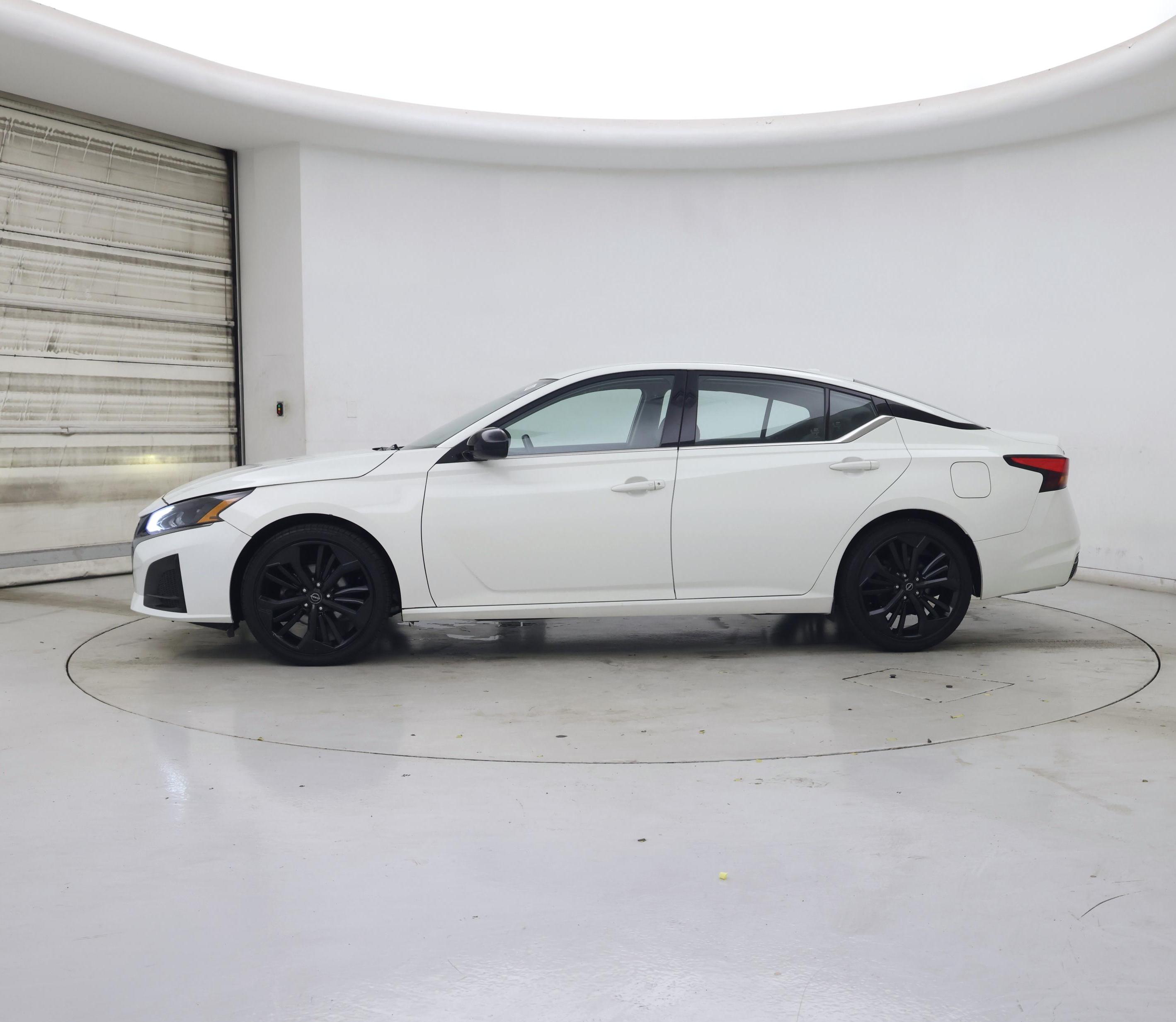 Thumbnail: 2023 Nissan Altima - 3
