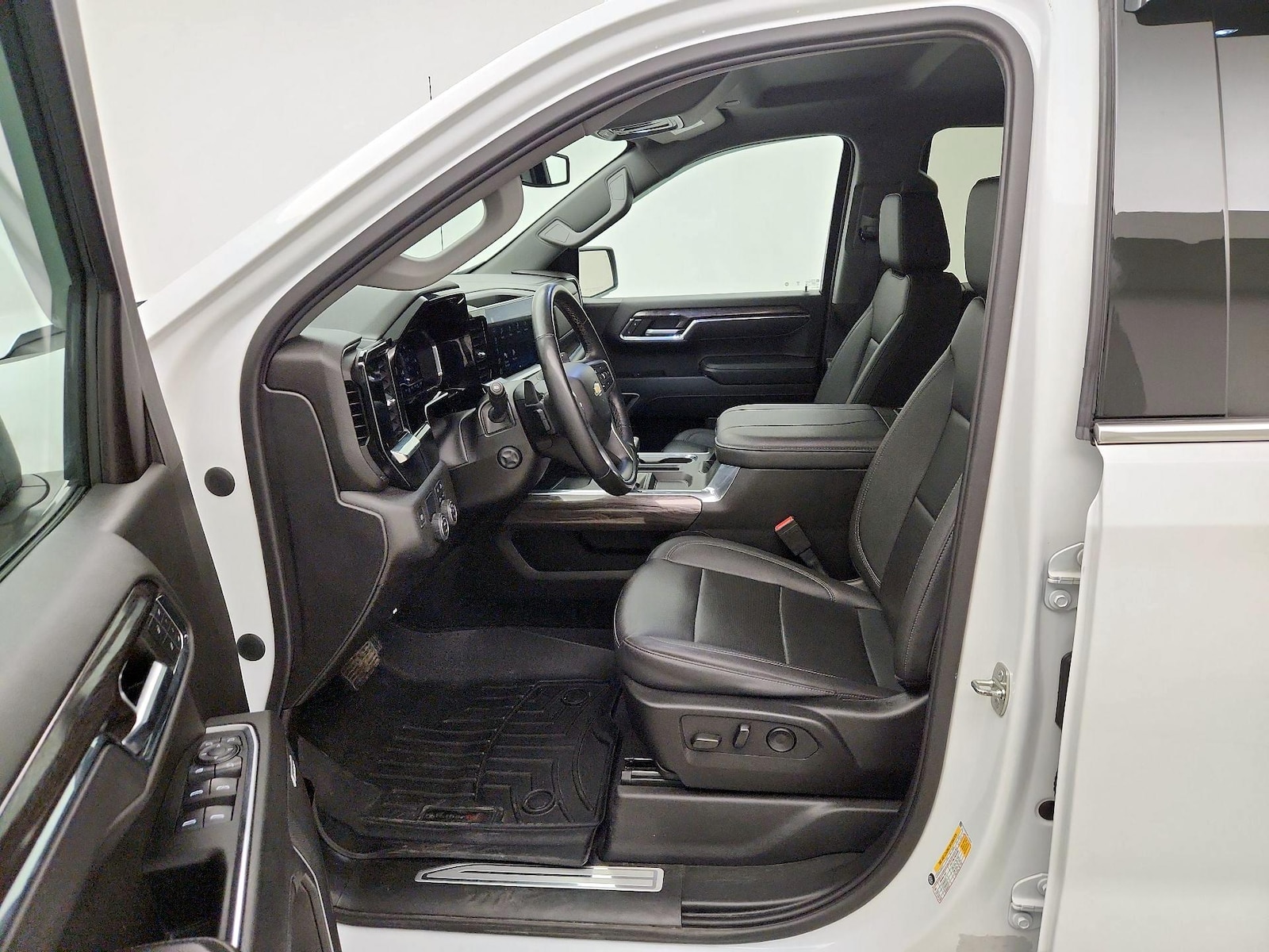 2023 Chevrolet Silverado 1500 LTZ - Photo 12
