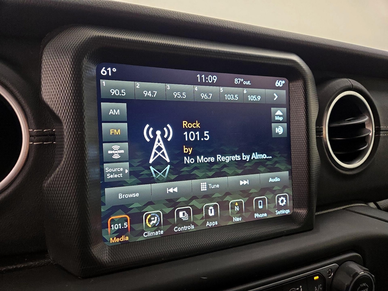 2021 Jeep Wrangler Unlimited Sahara 4XE - Photo 17