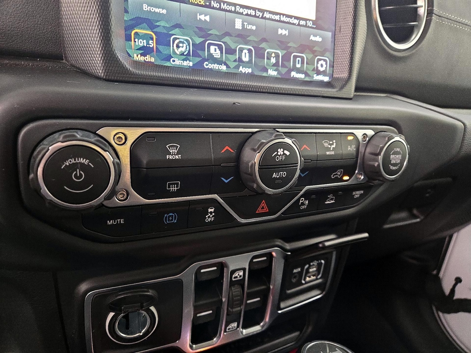 2021 Jeep Wrangler Unlimited Sahara 4XE - Photo 18