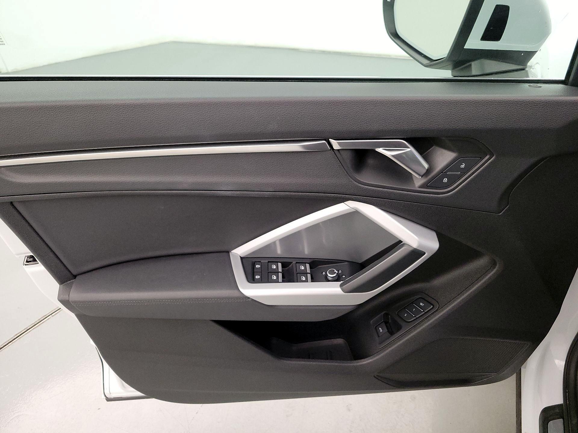 Thumbnail: 2024 Audi Q3 - 12