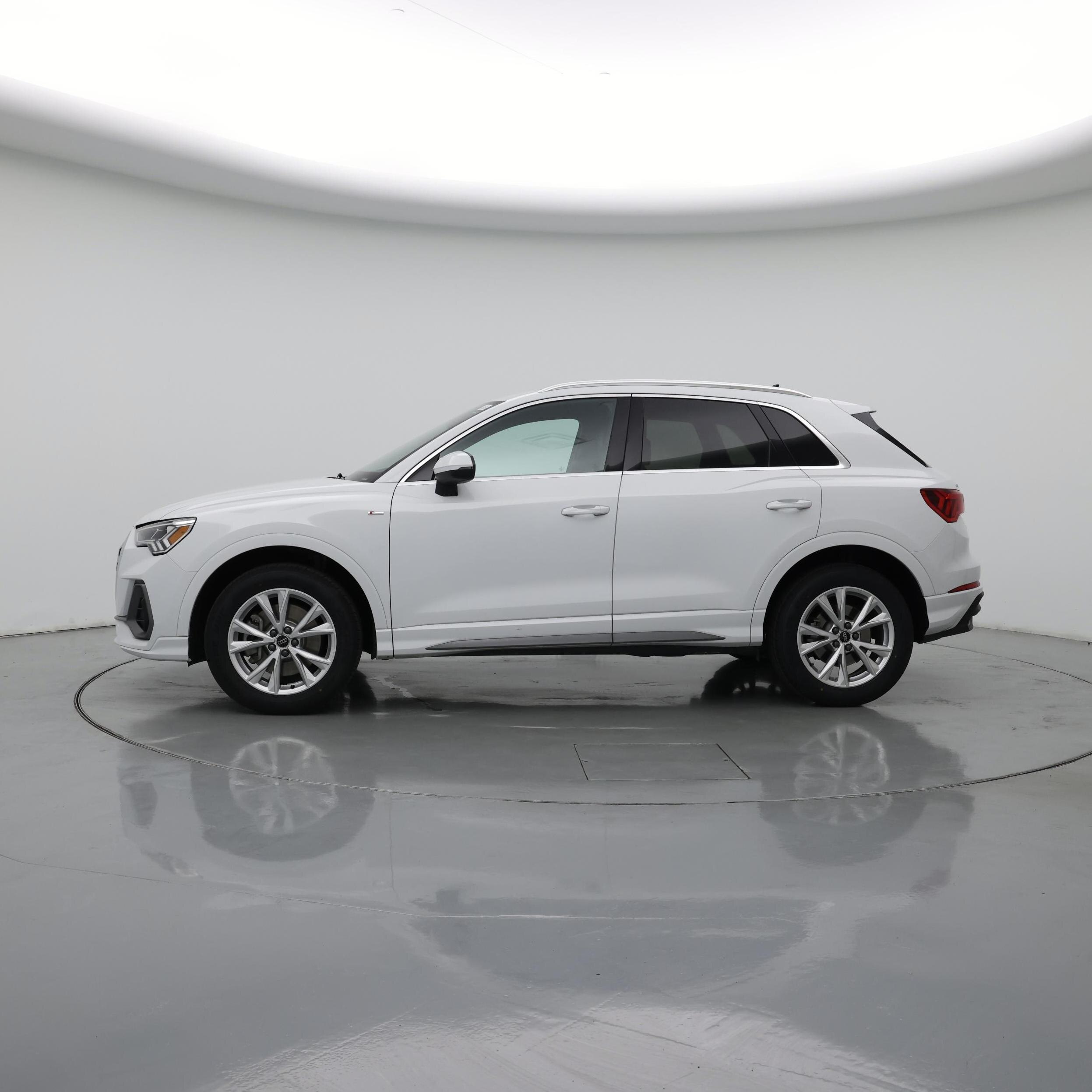 Thumbnail: 2024 Audi Q3 - 3