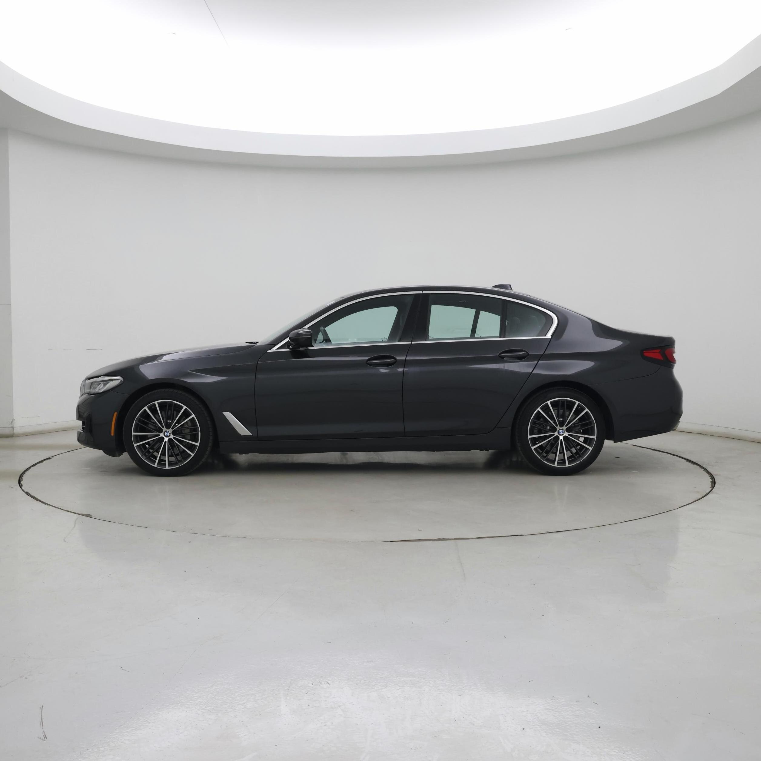 Thumbnail: 2023 BMW 5 Series - 3