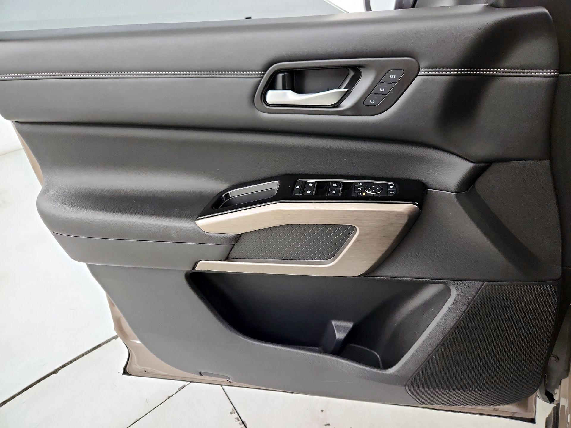 Thumbnail: 2023 Nissan Pathfinder - 12