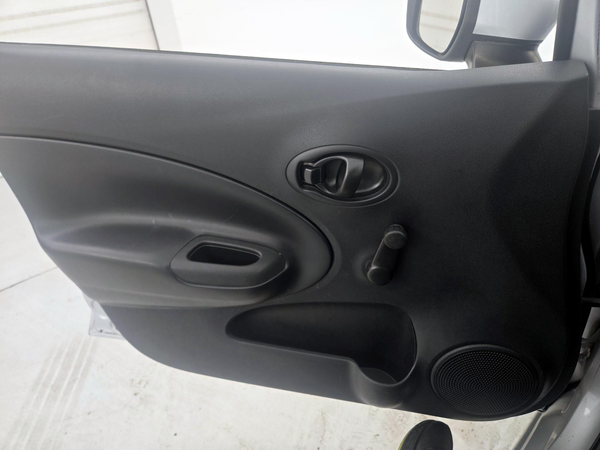 Thumbnail: 2015 Nissan Versa Note - 12