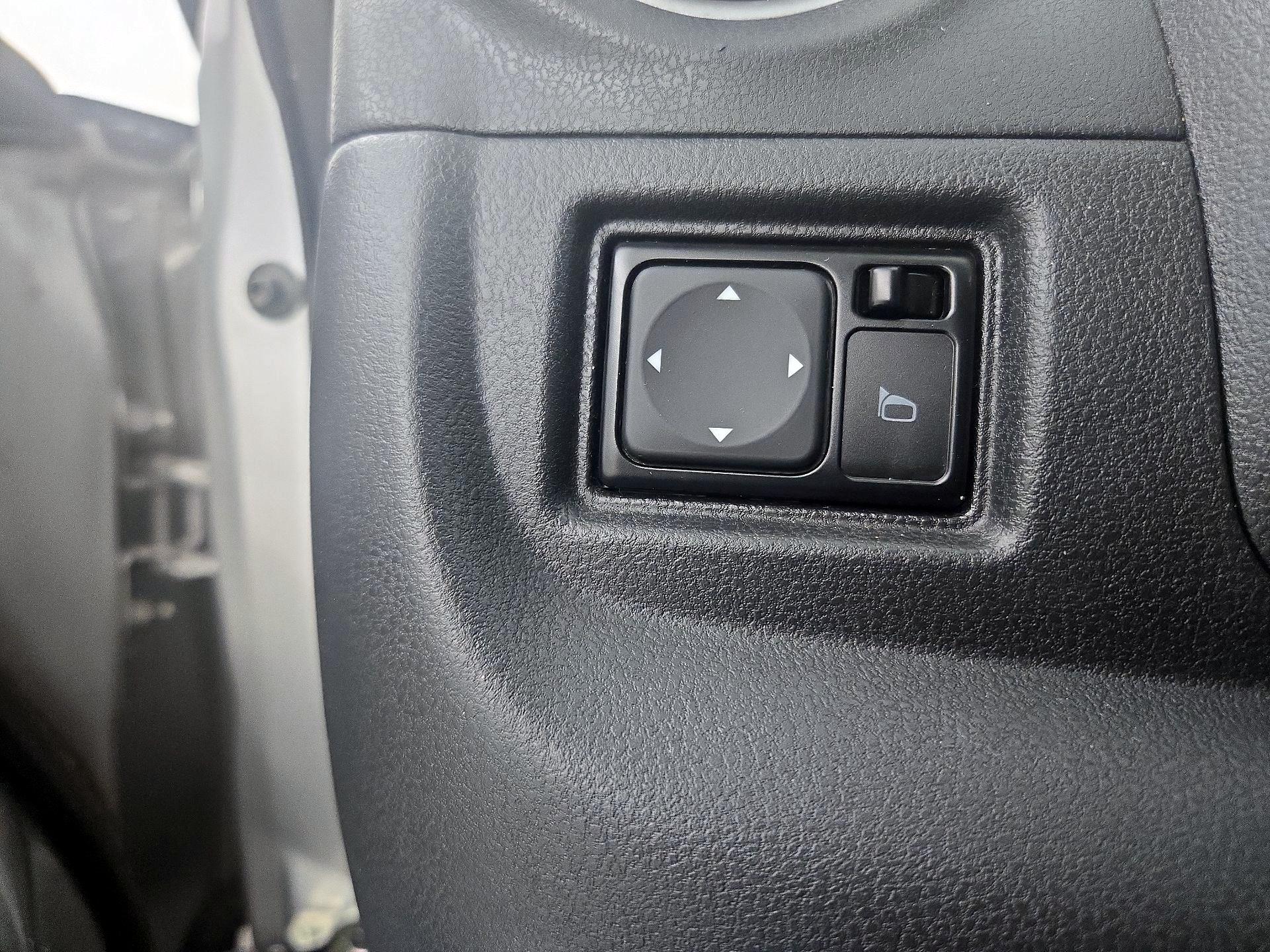Thumbnail: 2015 Nissan Versa Note - 13