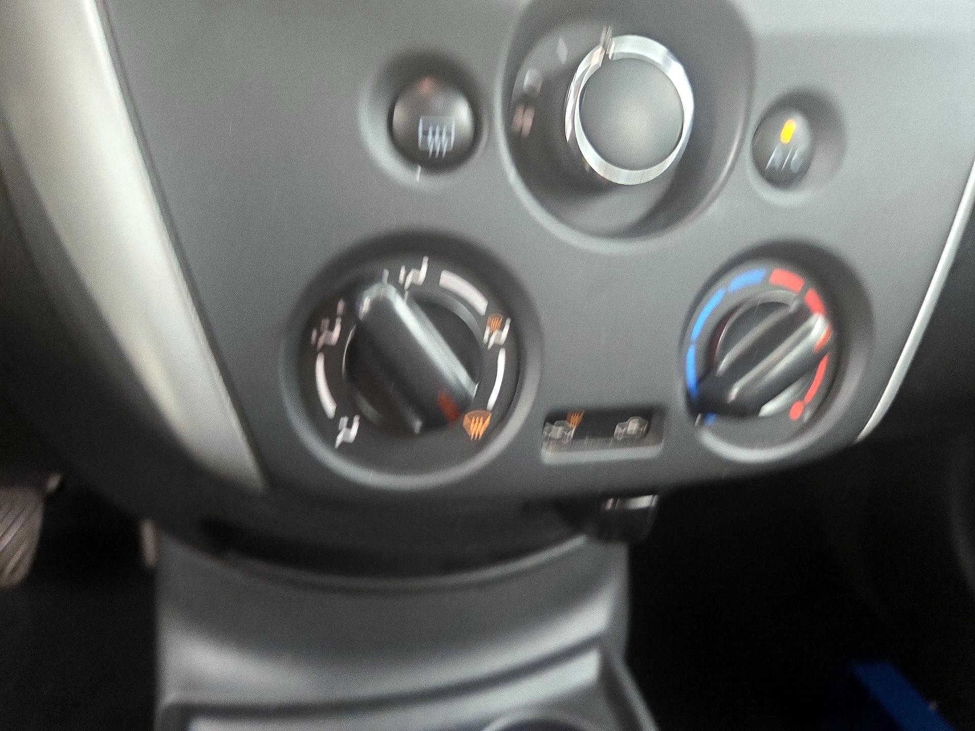 Thumbnail: 2015 Nissan Versa Note - 15