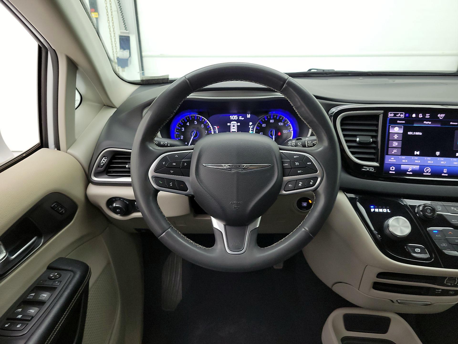 Thumbnail: 2022 Chrysler Pacifica - 10