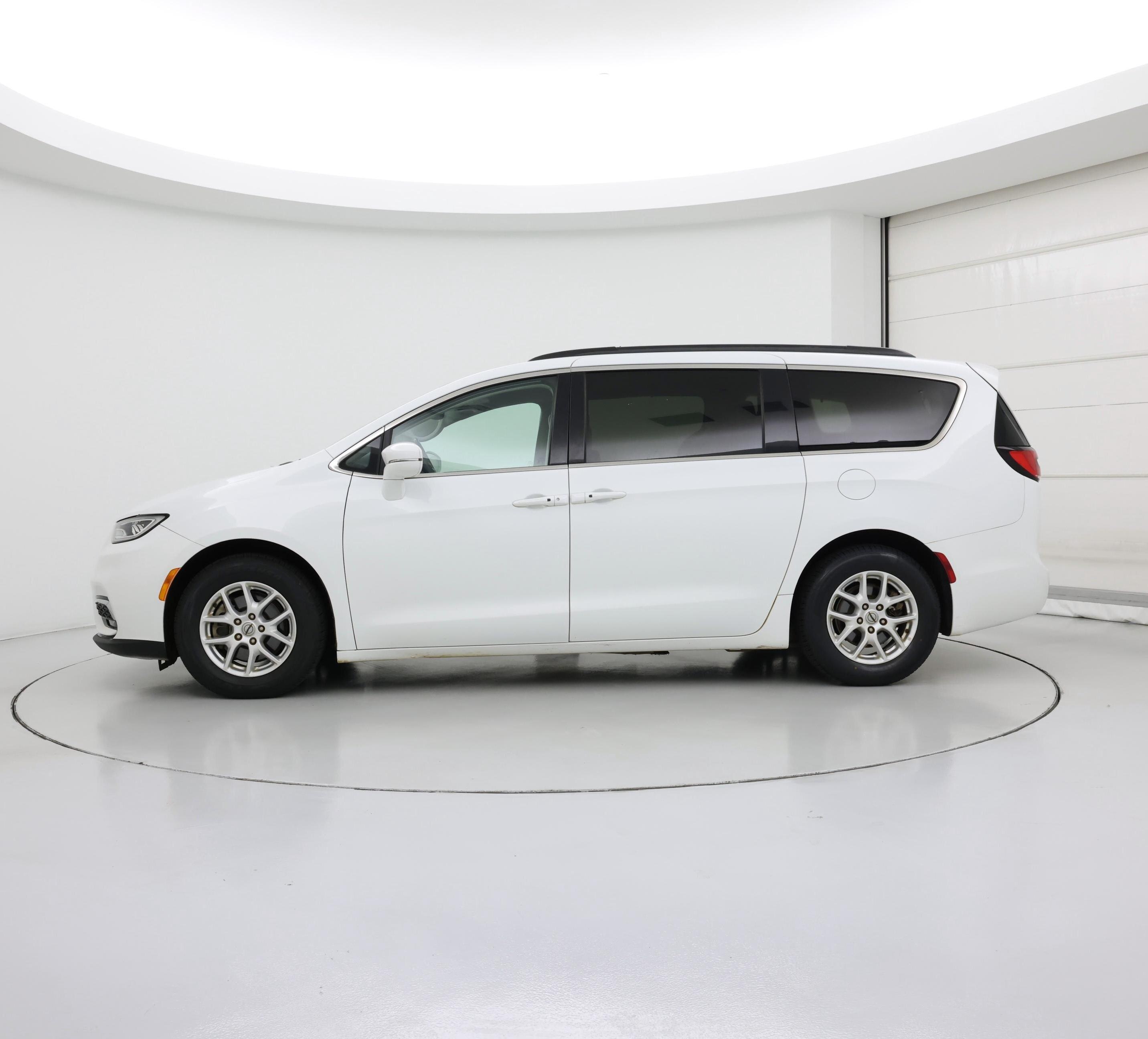 Thumbnail: 2022 Chrysler Pacifica - 3