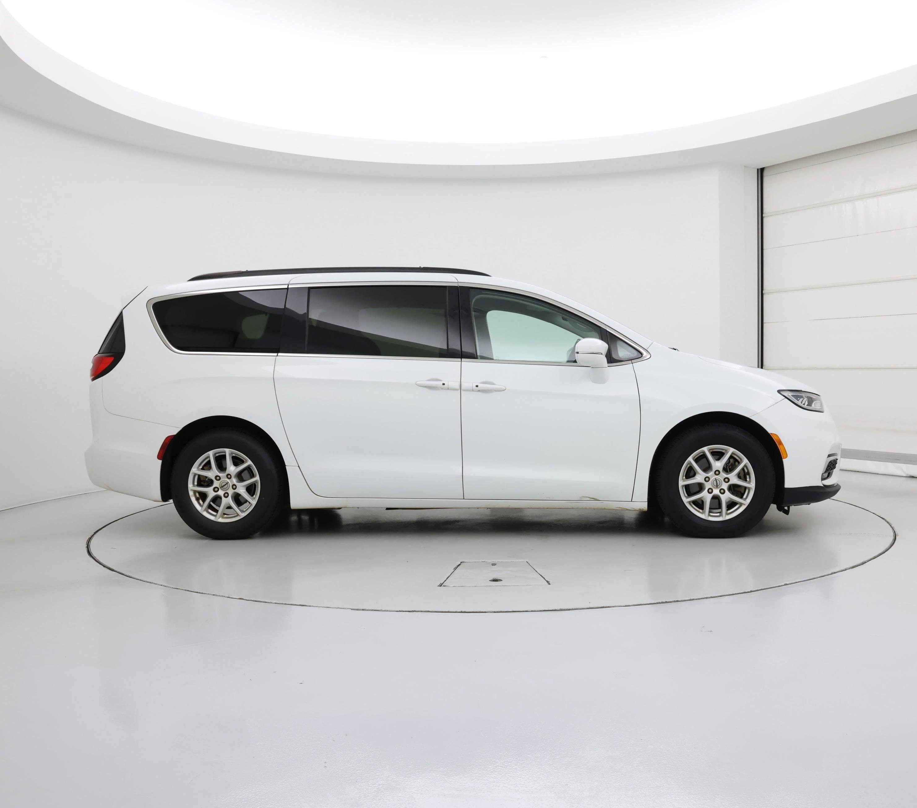 Thumbnail: 2022 Chrysler Pacifica - 7