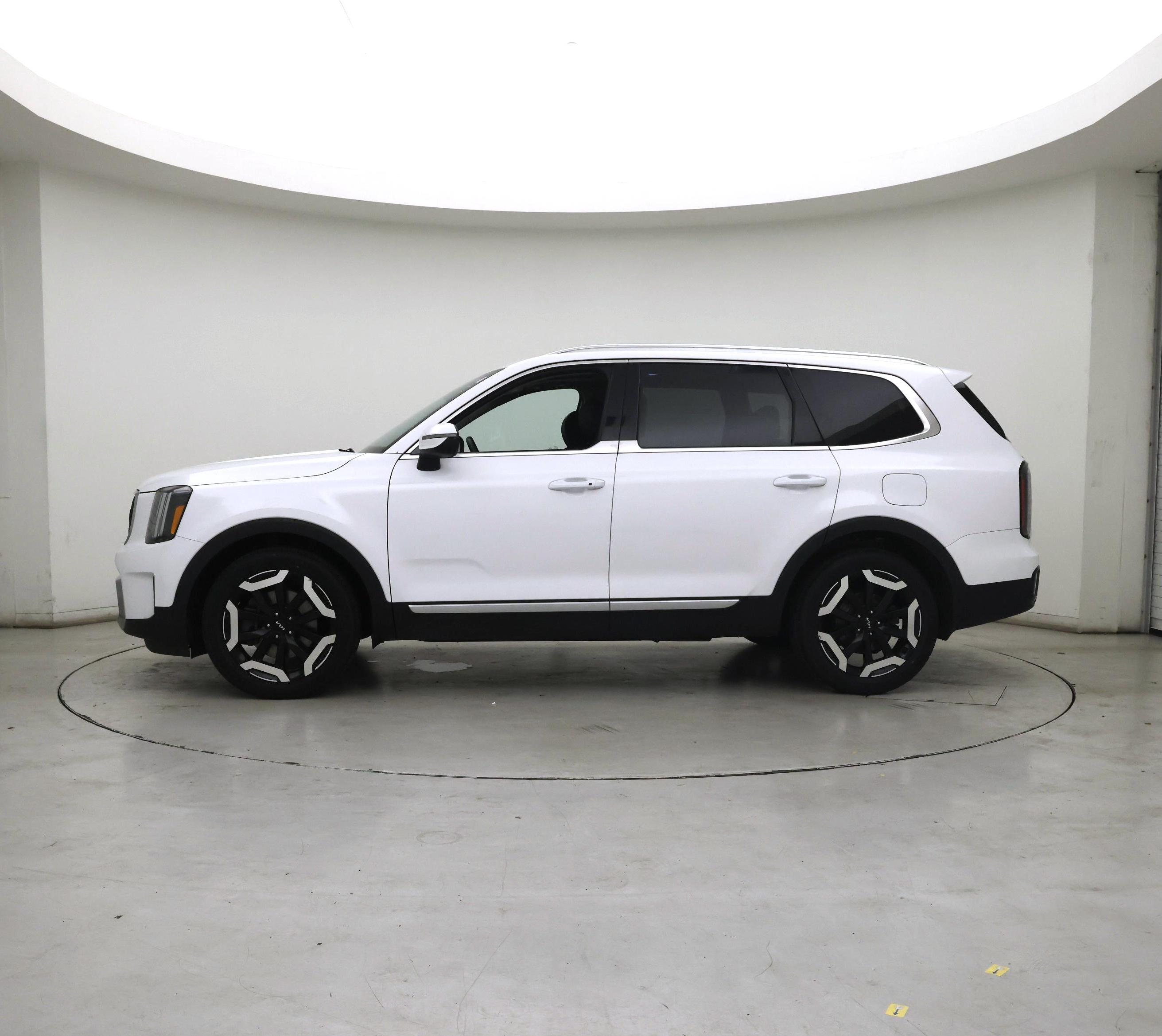 Thumbnail: 2023 Kia Telluride - 3