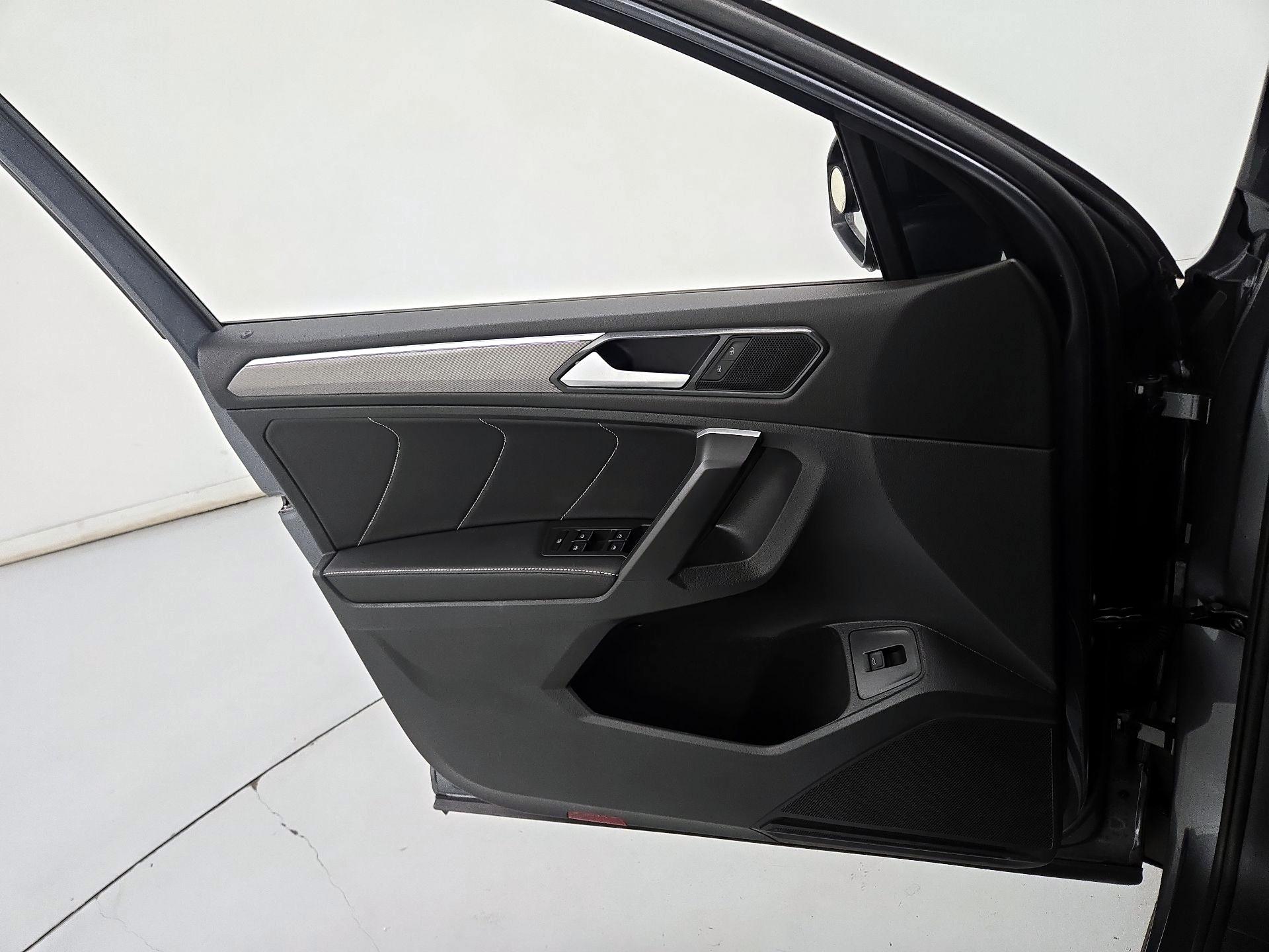 Thumbnail: 2024 Volkswagen Tiguan - 12