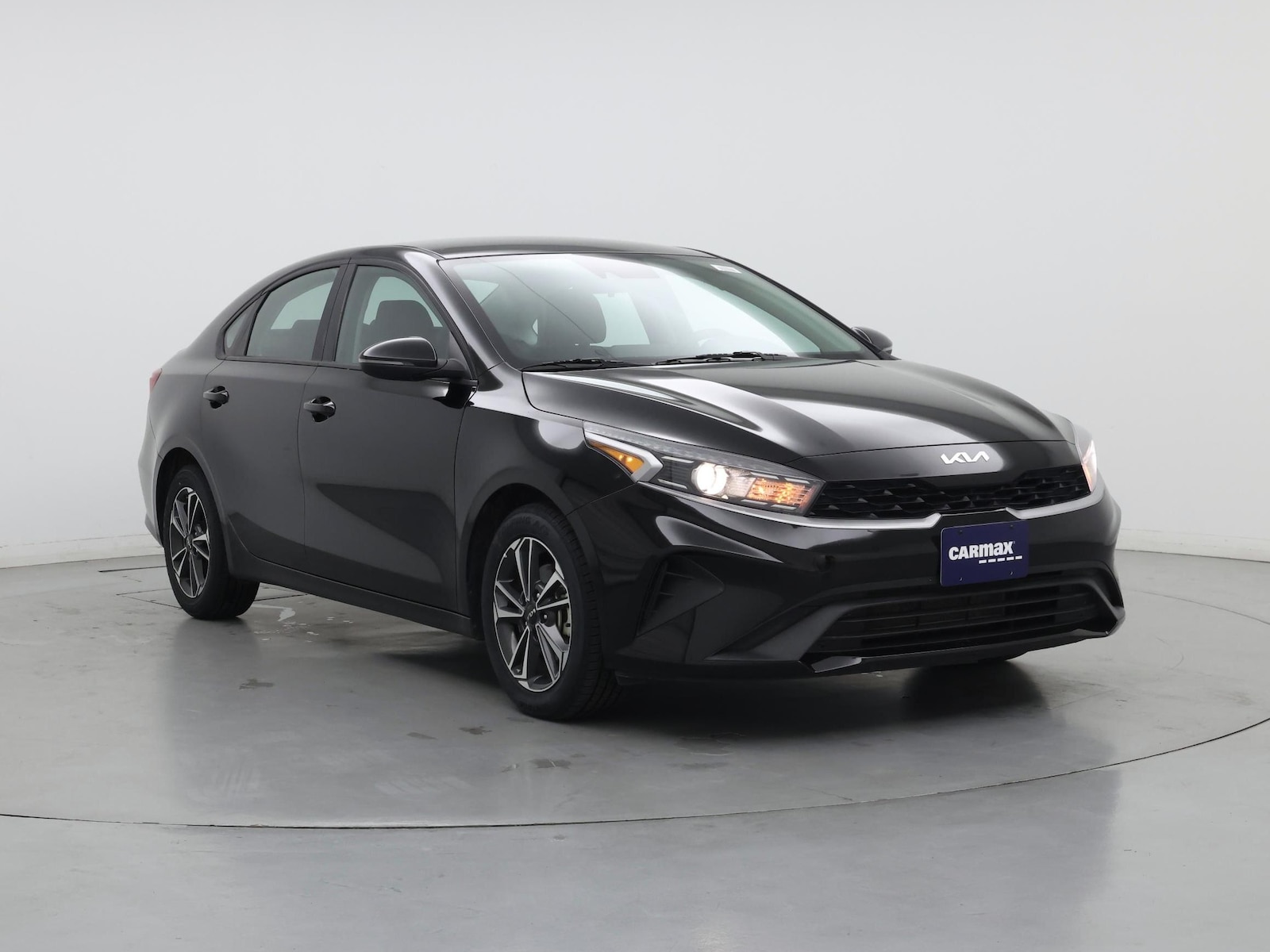 2023 Kia Forte LXS - Photo 2