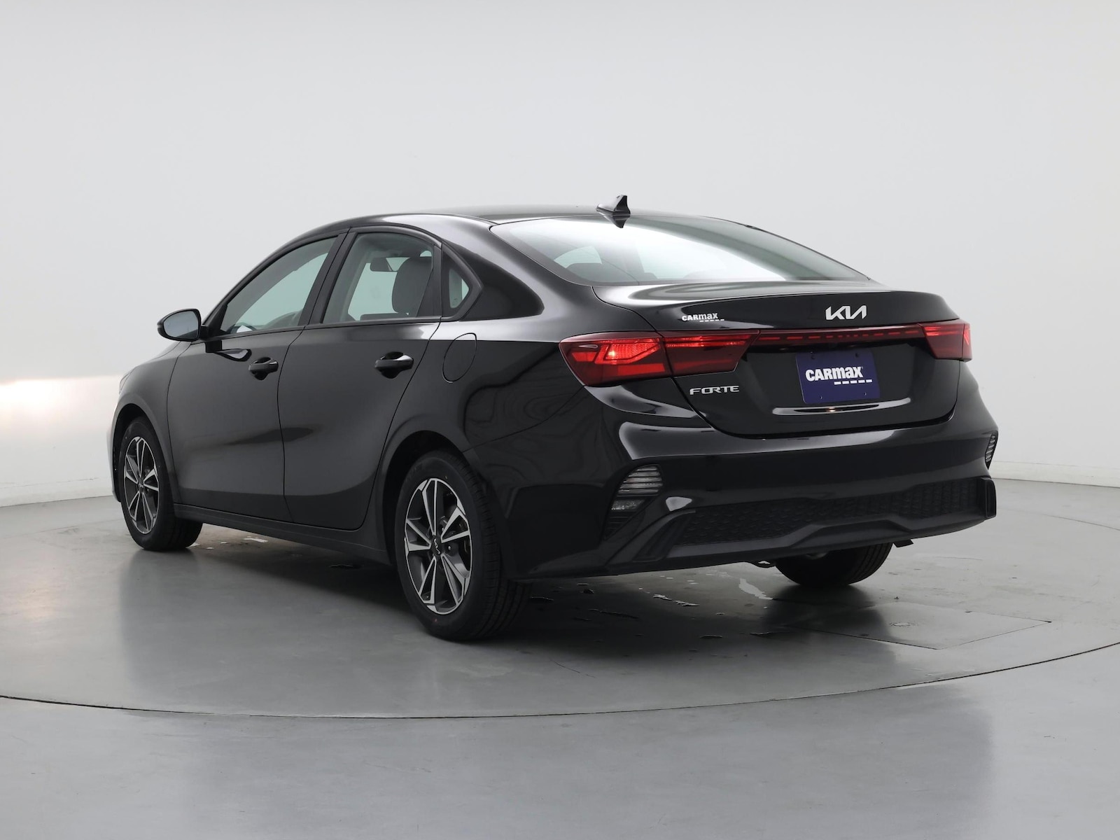 2023 Kia Forte LXS - Photo 3