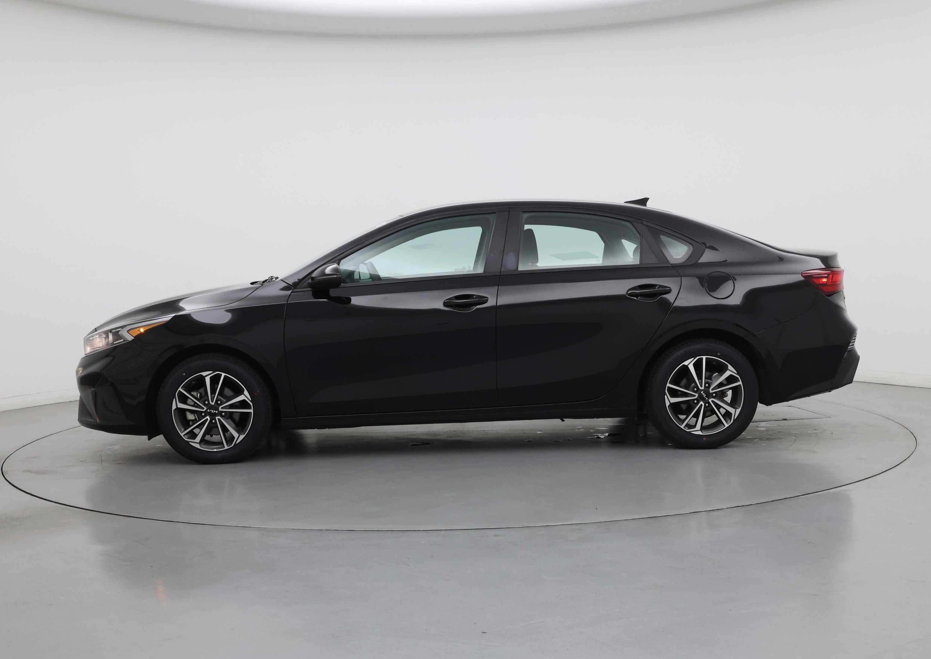 Thumbnail: 2023 Kia Forte - 3