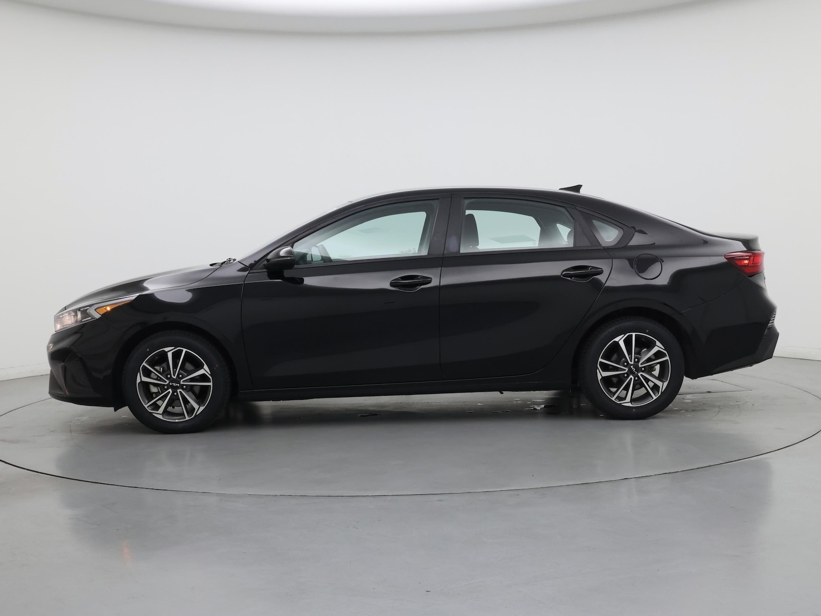 2023 Kia Forte LXS - Photo 4