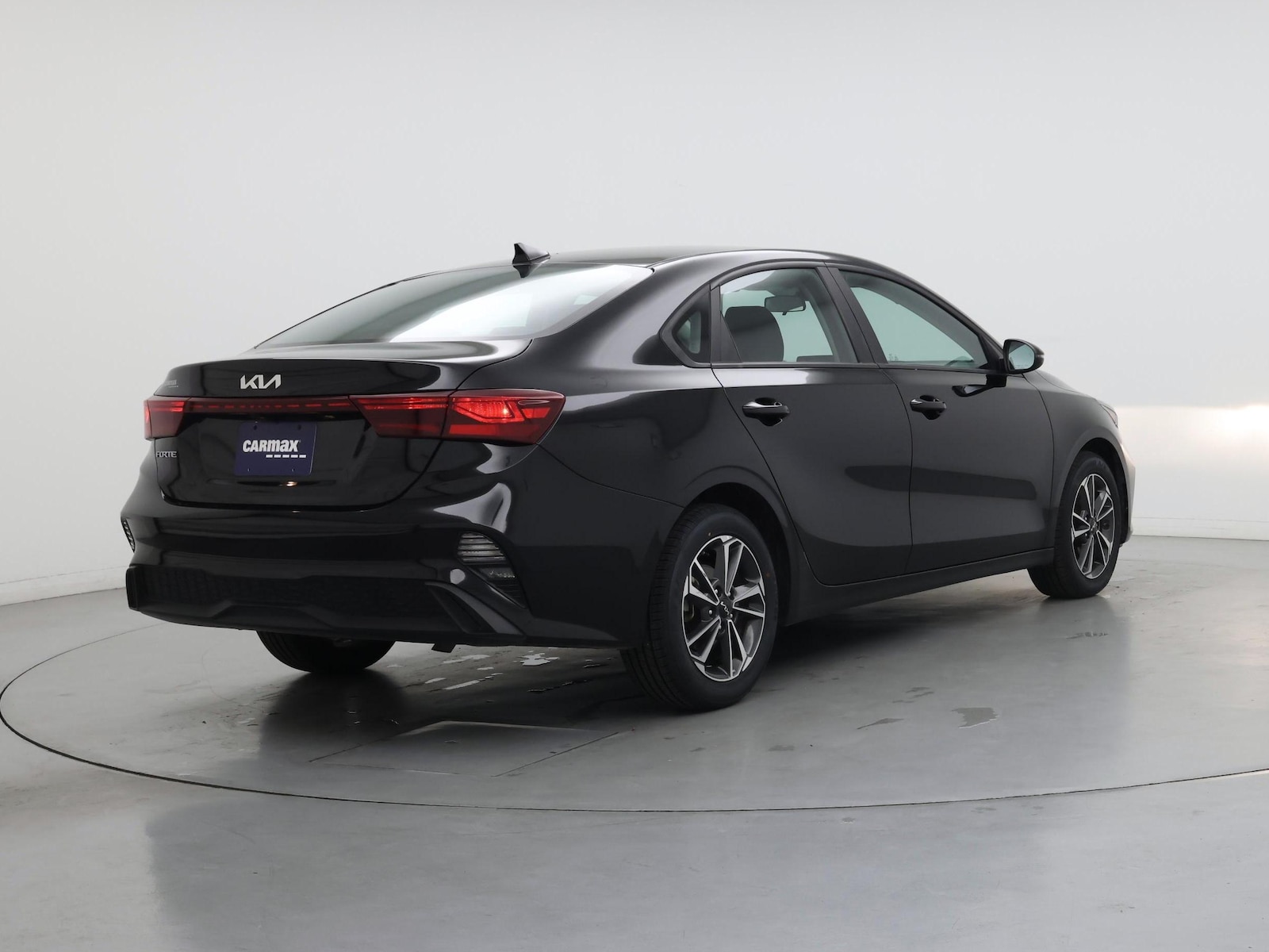 2023 Kia Forte LXS - Photo 9