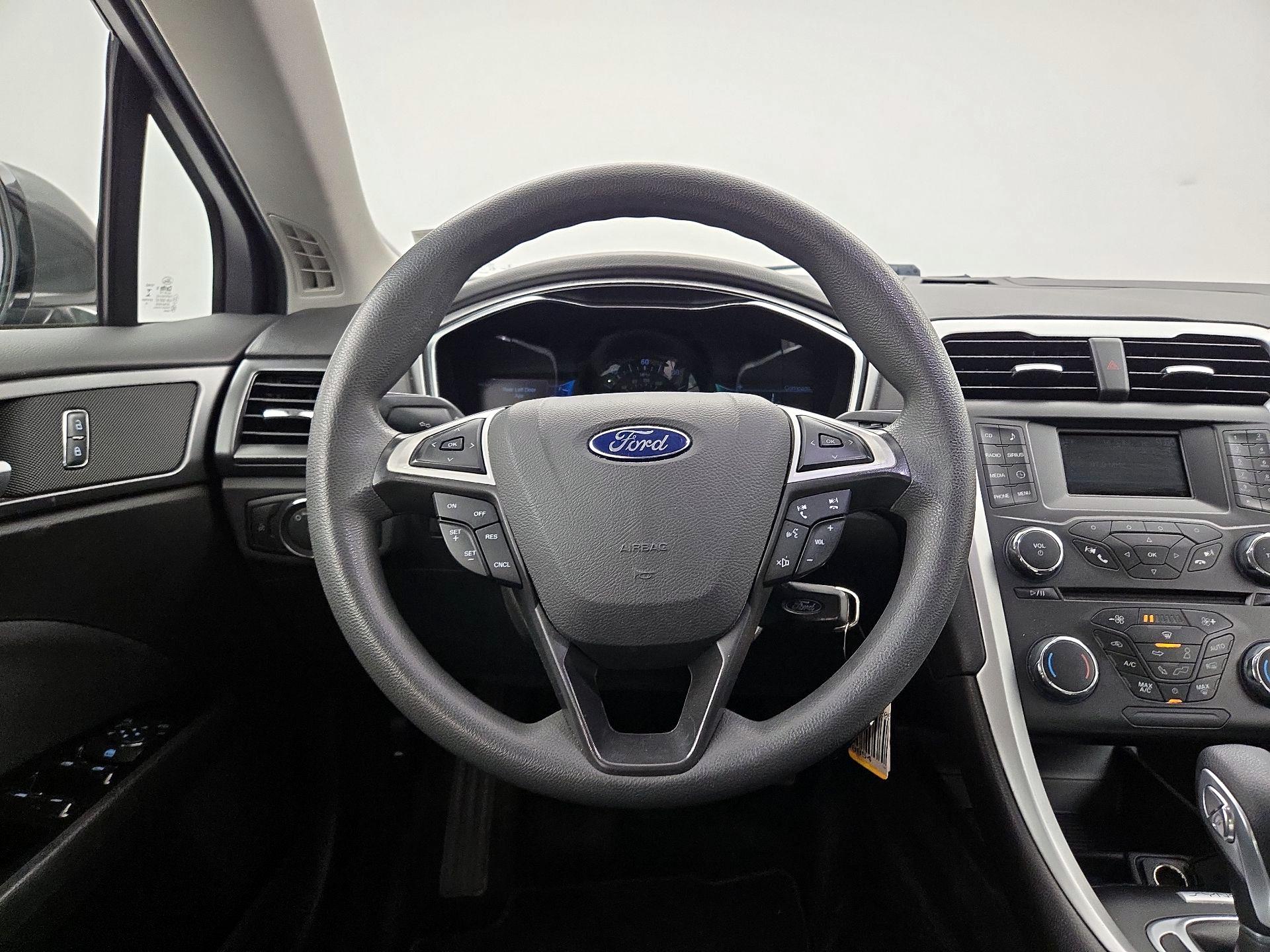 Thumbnail: 2016 Ford Fusion - 10