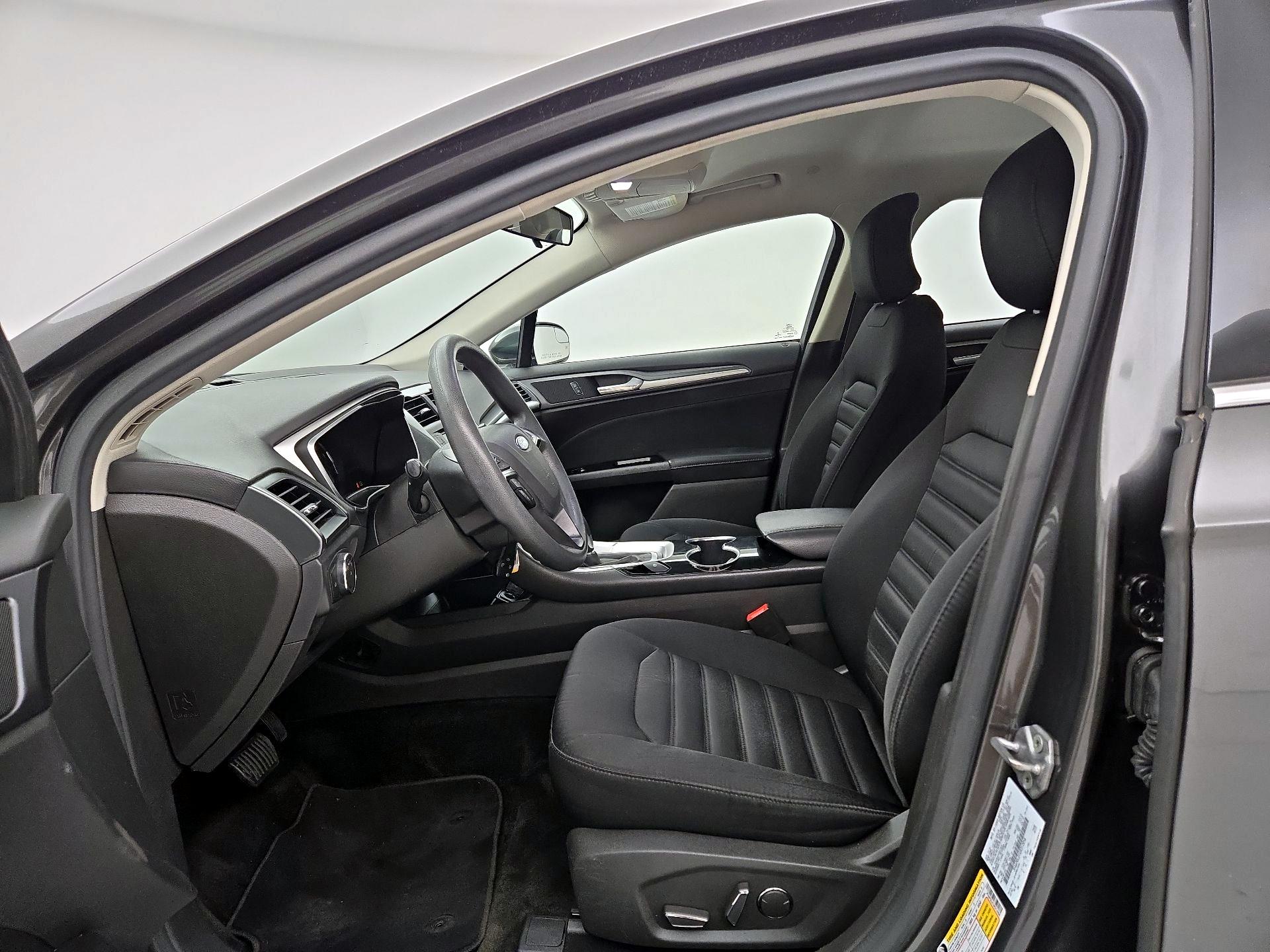 Thumbnail: 2016 Ford Fusion - 11