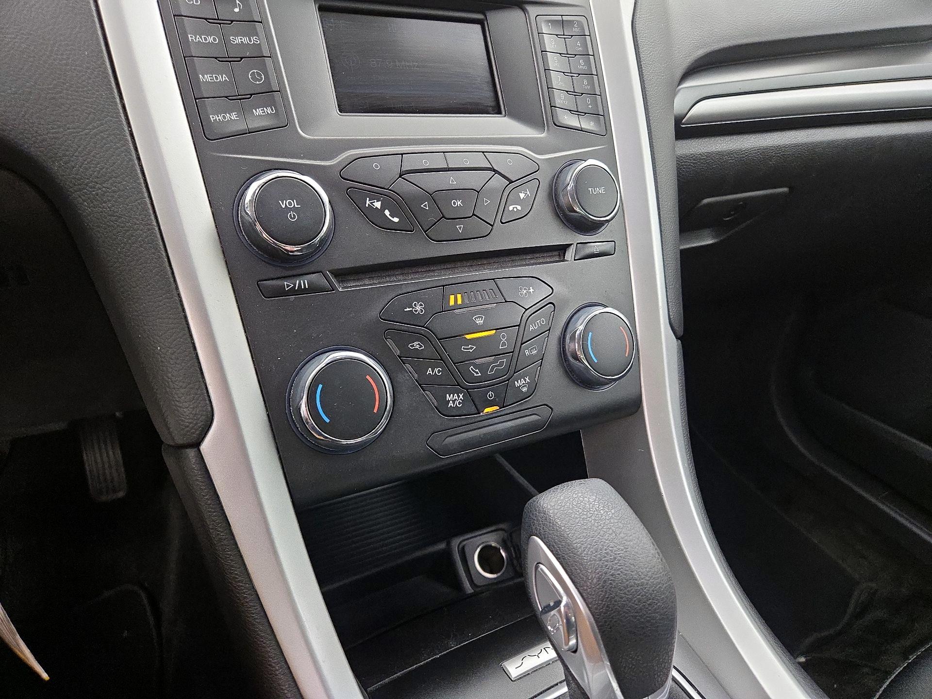 Thumbnail: 2016 Ford Fusion - 16