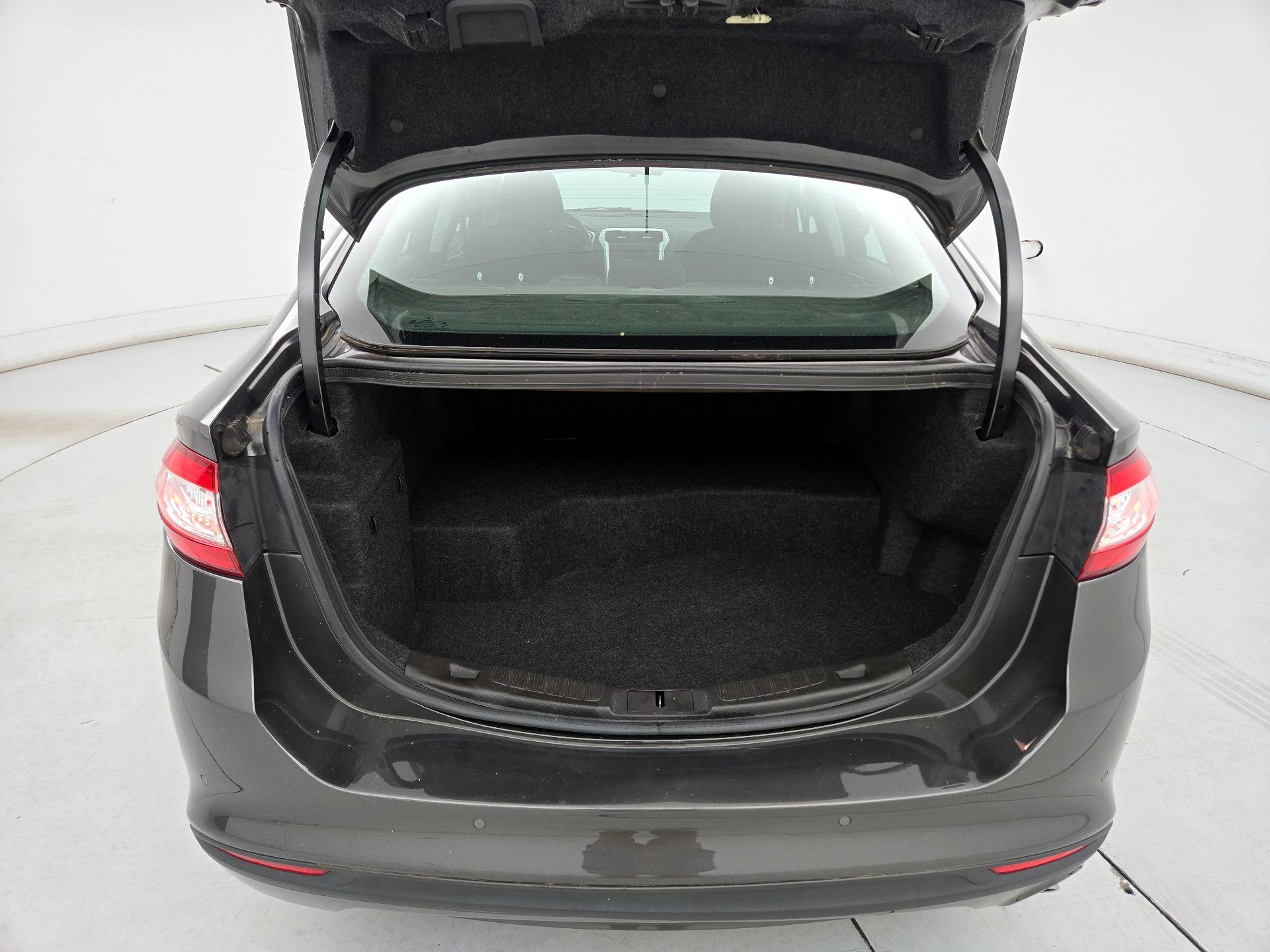 Thumbnail: 2016 Ford Fusion - 20