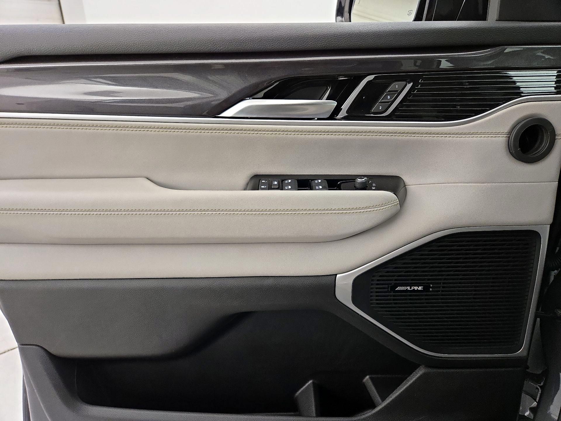 Thumbnail: 2024 Jeep Wagoneer - 12
