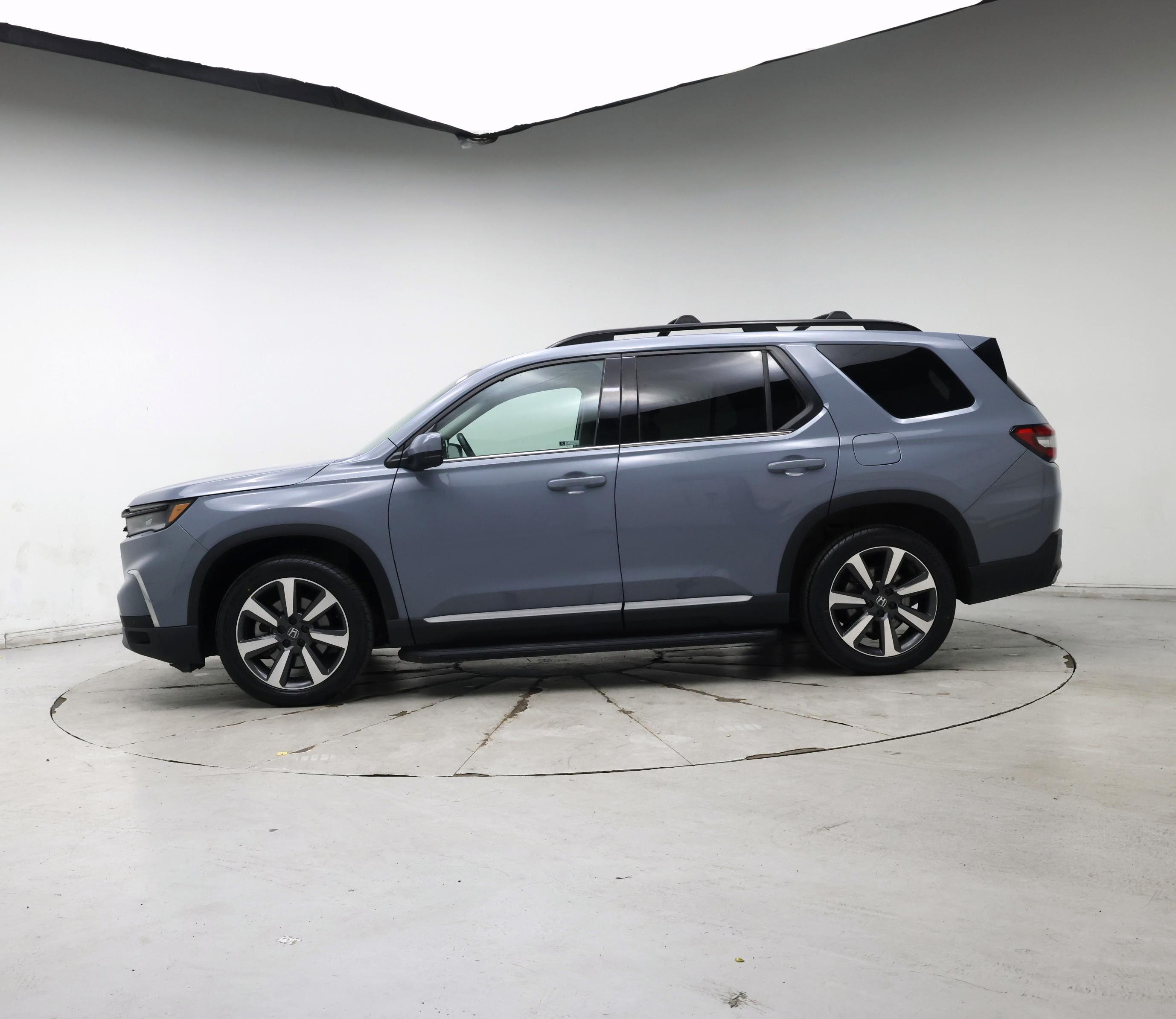 Thumbnail: 2023 Honda Pilot - 3