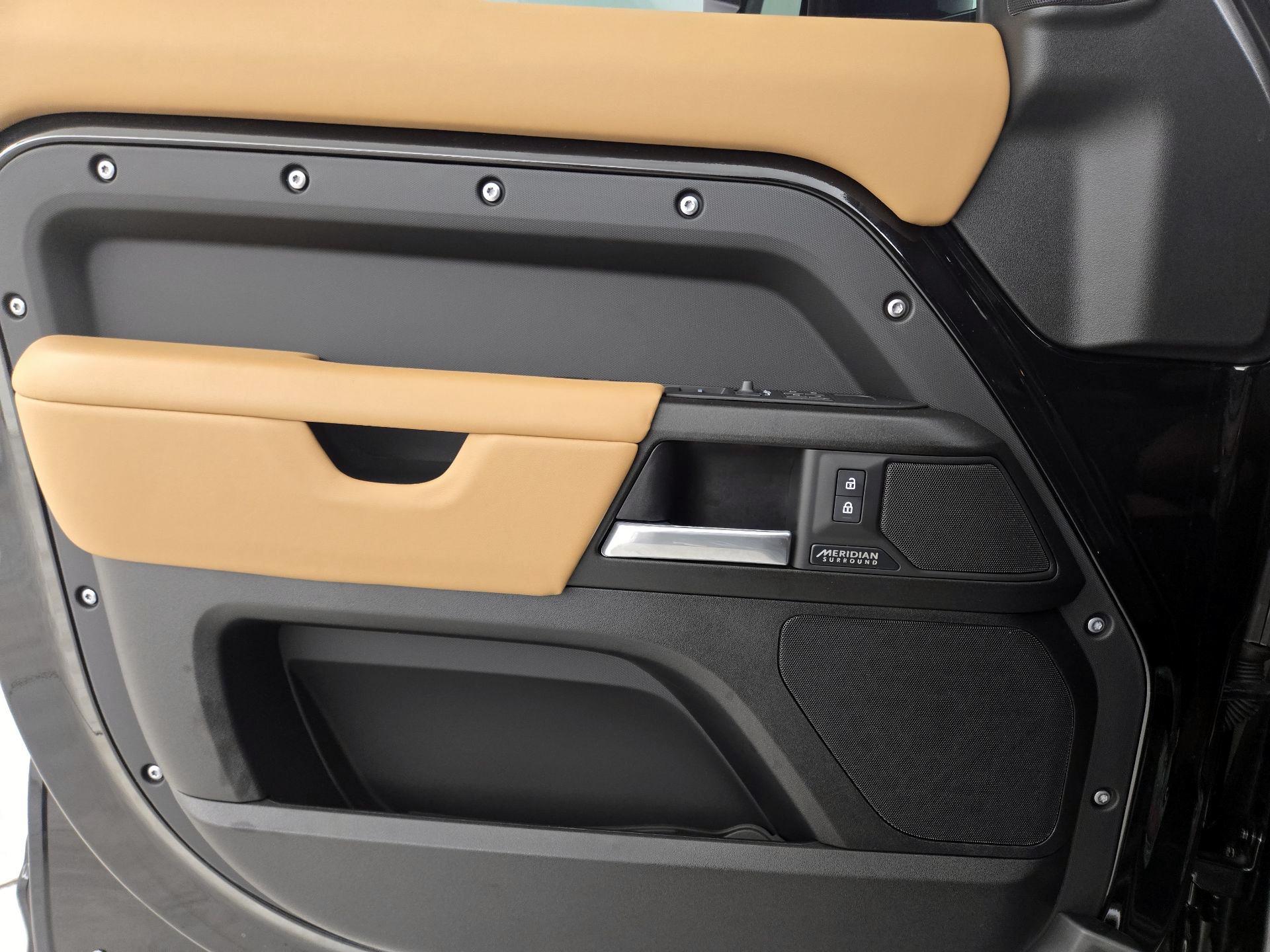 Thumbnail: 2025 Land Rover Defender - 12
