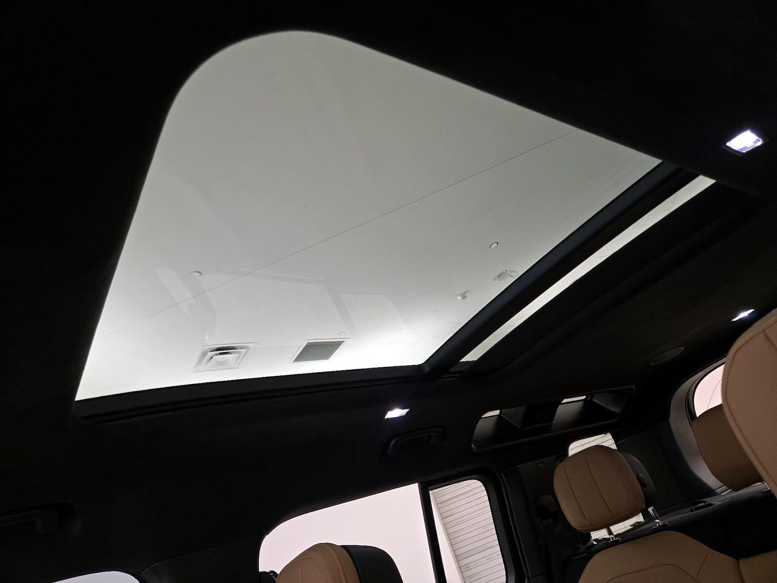 2025 Land Rover Defender X - Photo 21