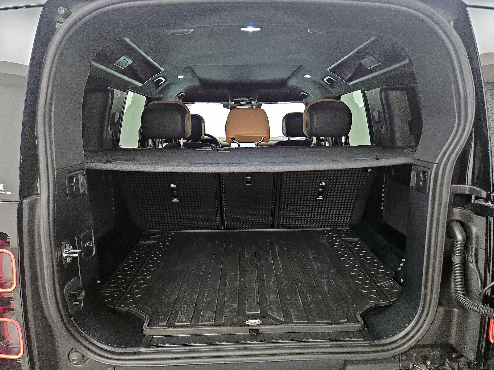 2025 Land Rover Defender X - Photo 23