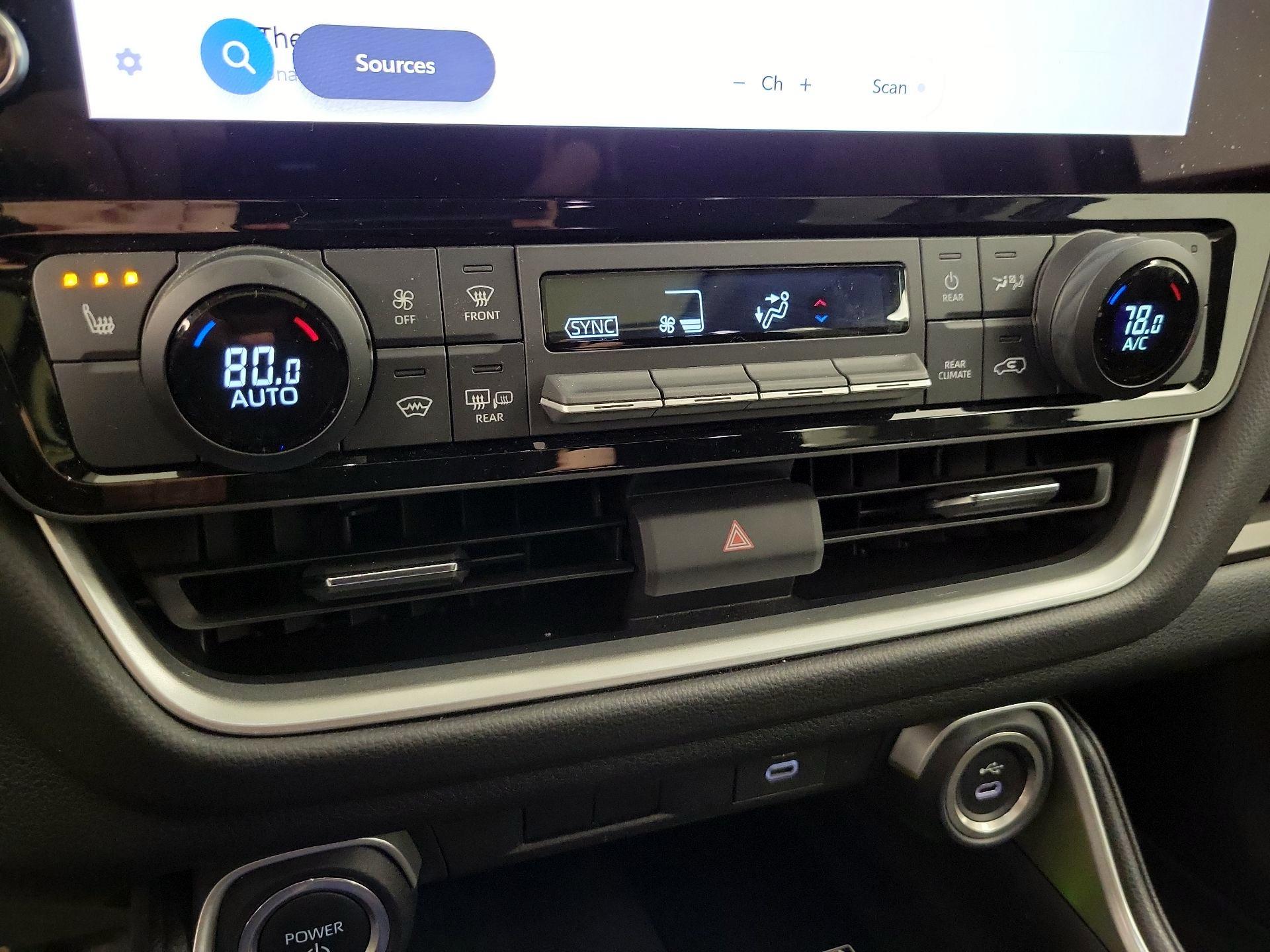 Thumbnail: 2024 Toyota Highlander - 16