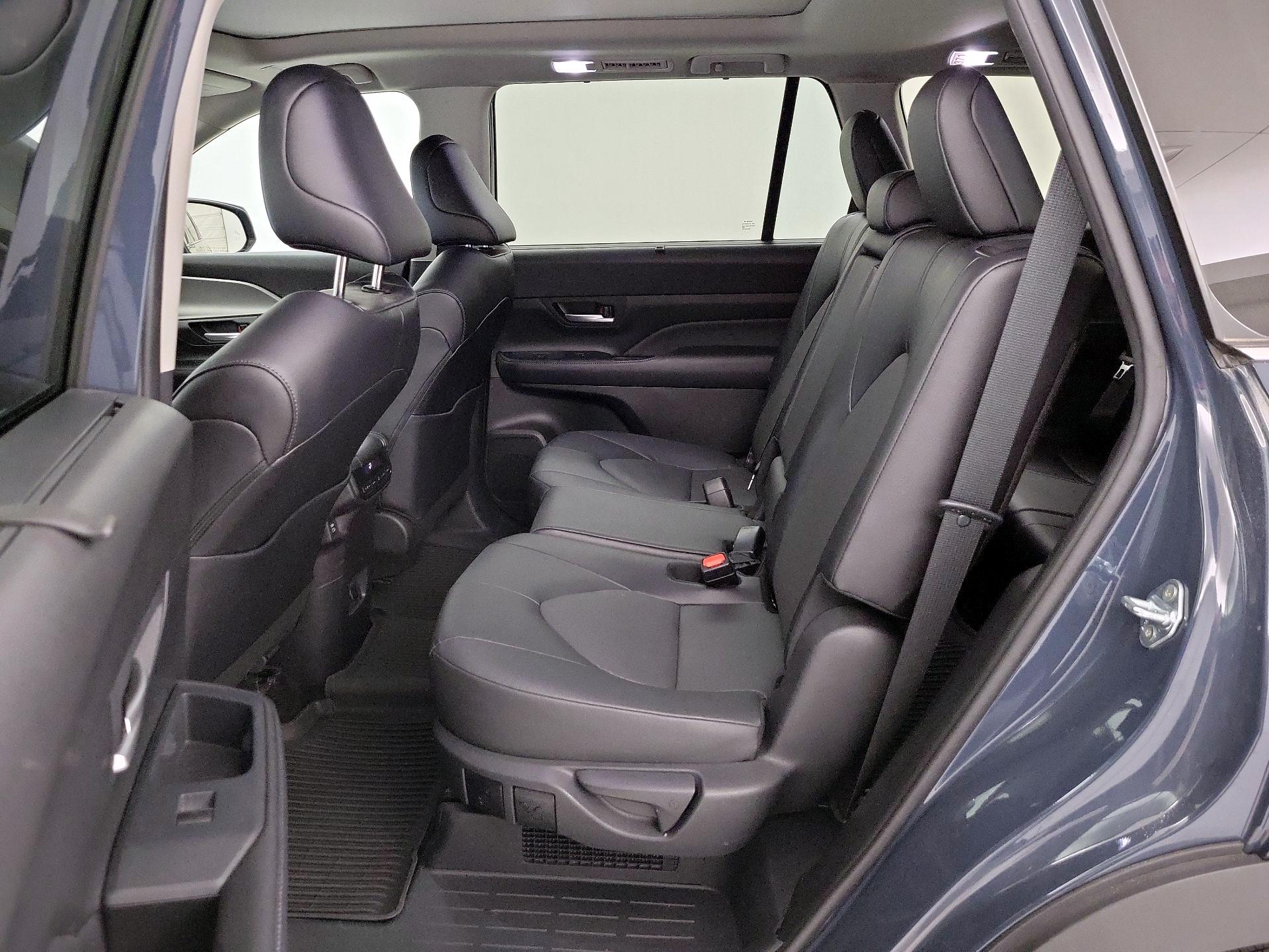 Thumbnail: 2024 Toyota Highlander - 20