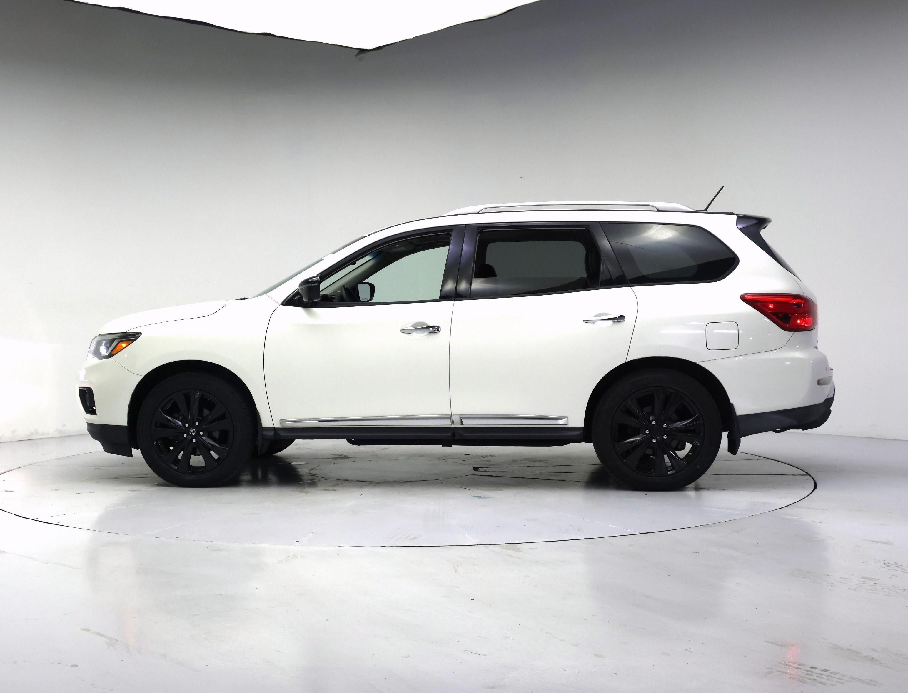 Thumbnail: 2017 Nissan Pathfinder - 3